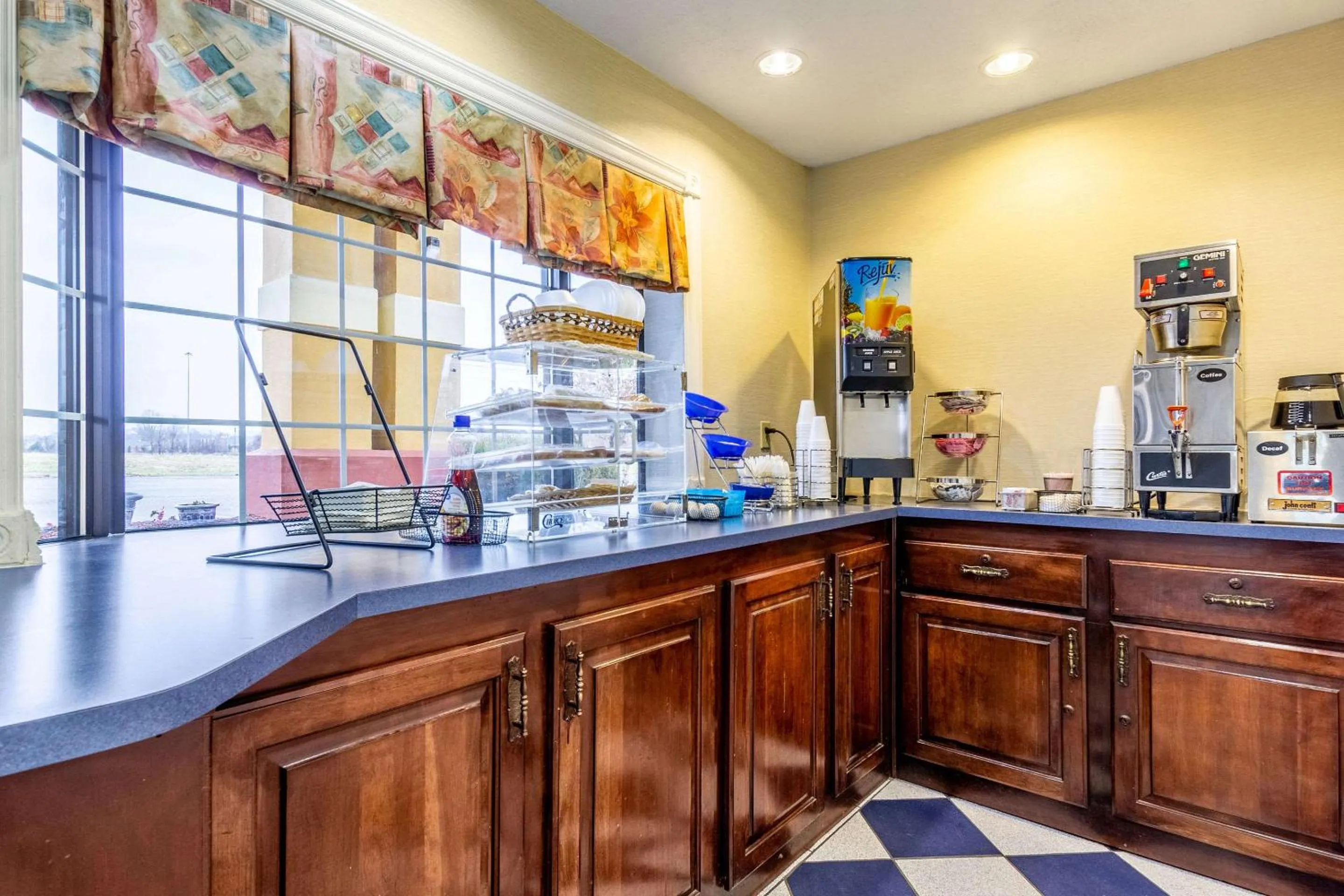 Breakfast in Econo Lodge Berea