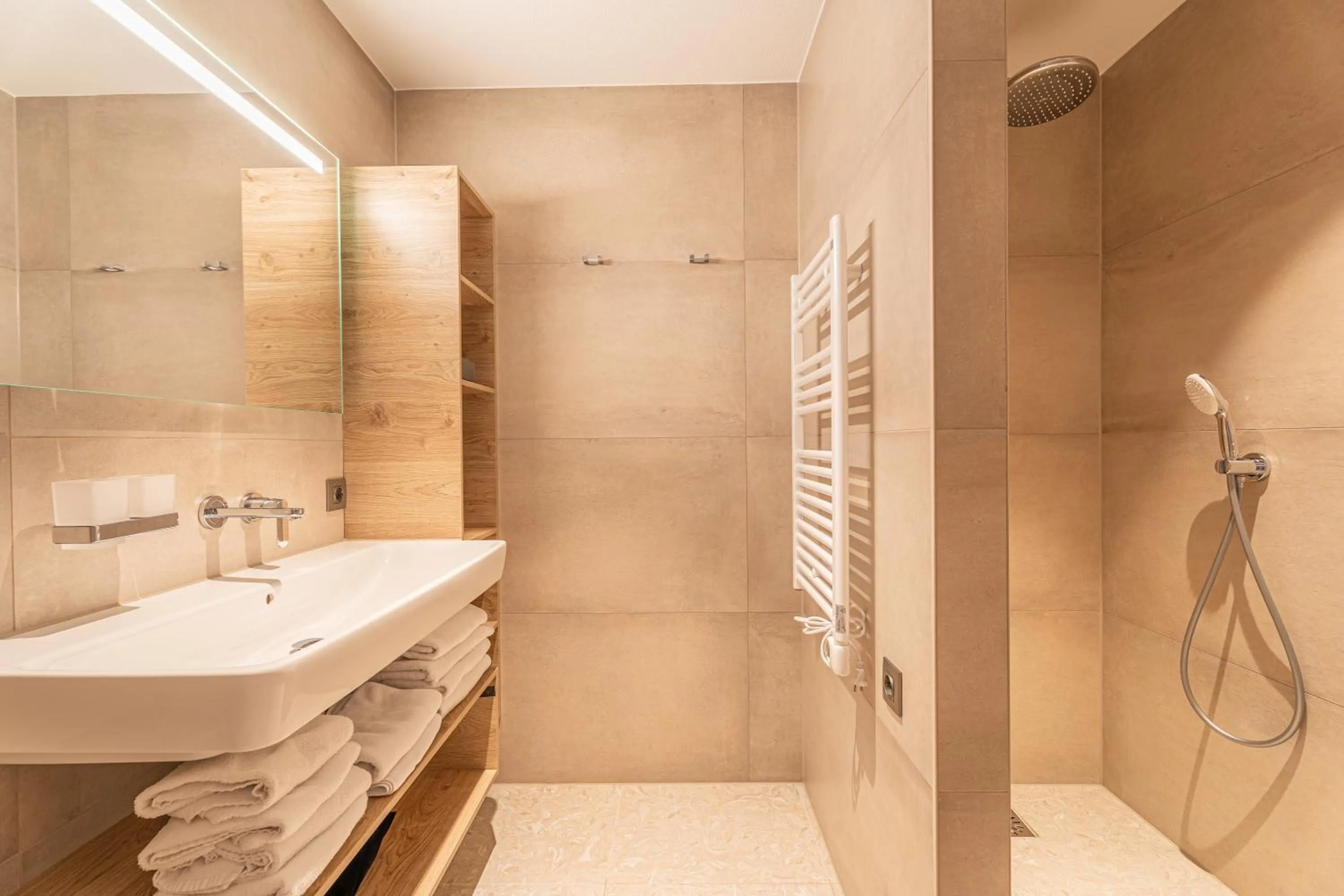 Shower in Strandhotel Duinoord