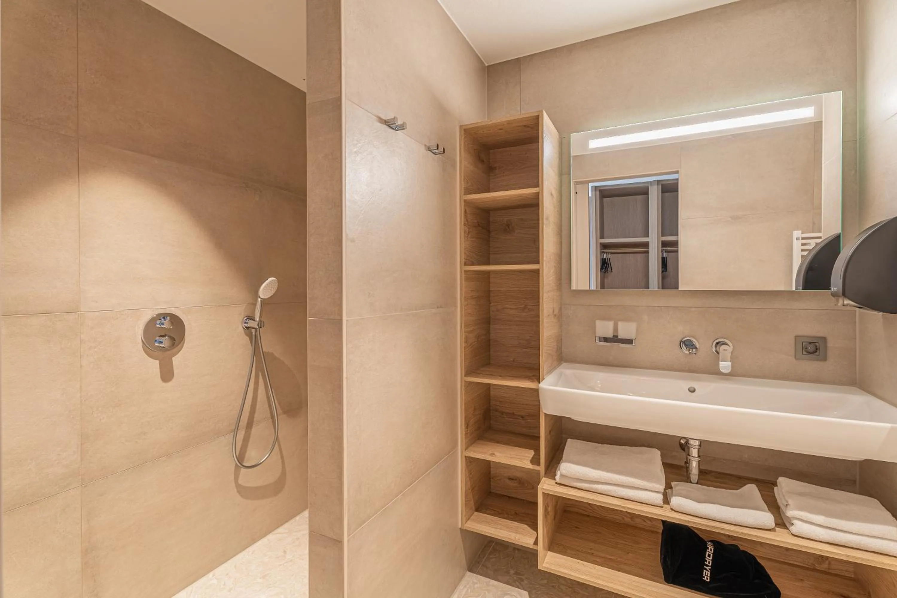 Shower in Strandhotel Duinoord