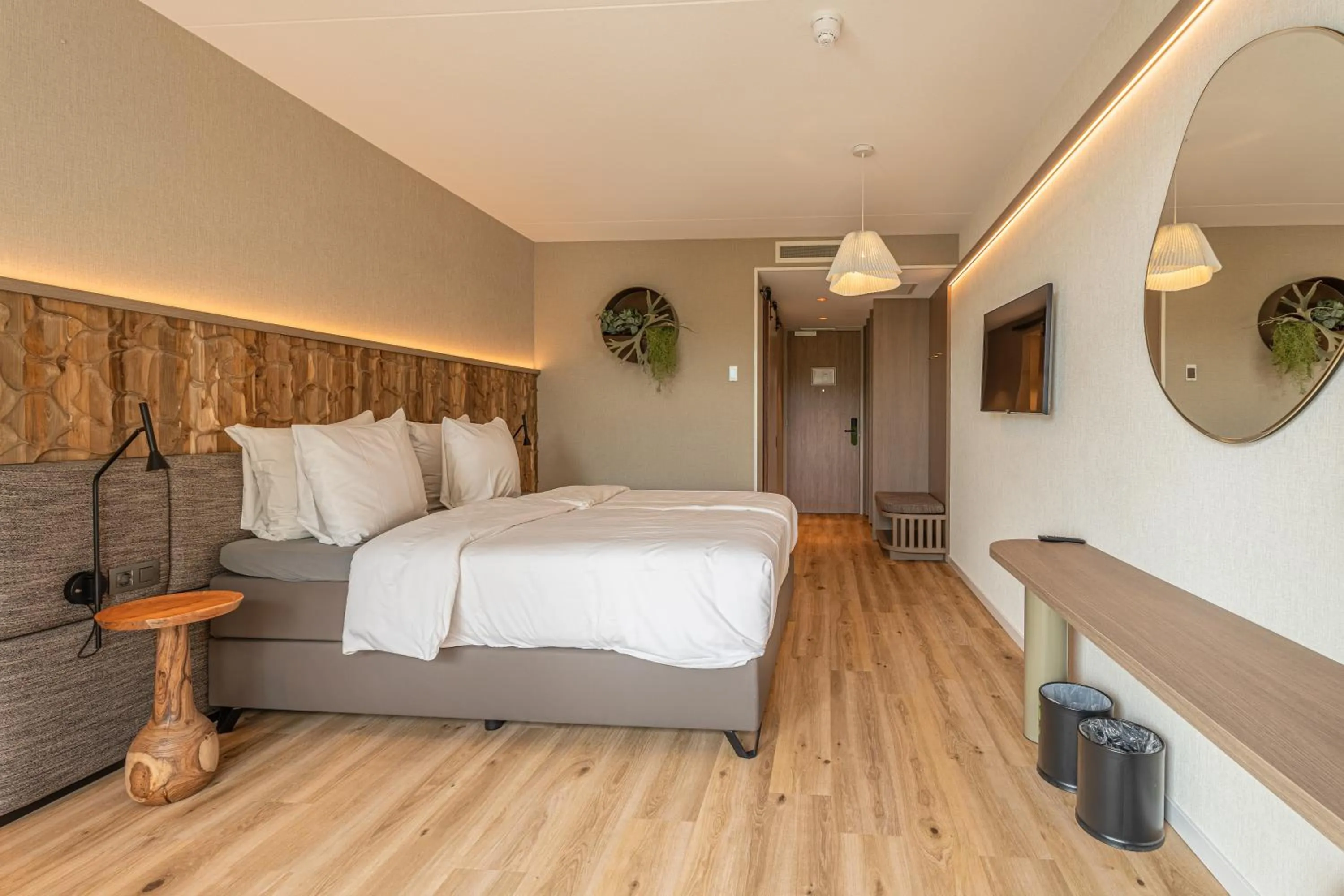 Decorative detail, Bed in Strandhotel Duinoord