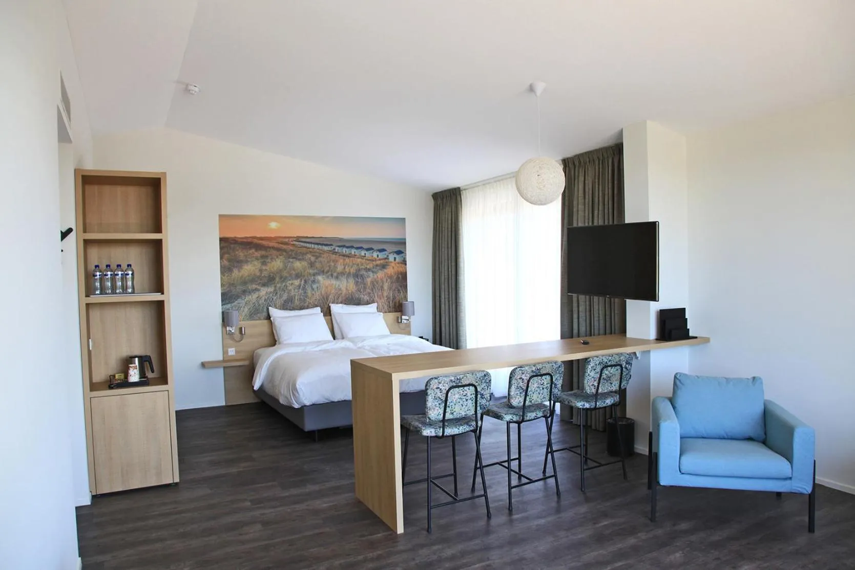 Bedroom, Bed in Strandhotel Duinoord