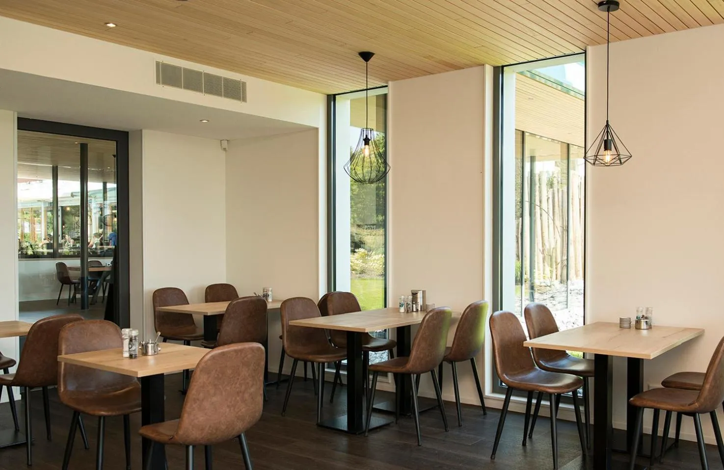 Restaurant/places to eat in Strandhotel Duinoord