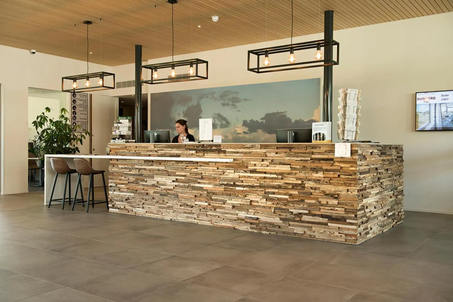 People in Strandhotel Duinoord