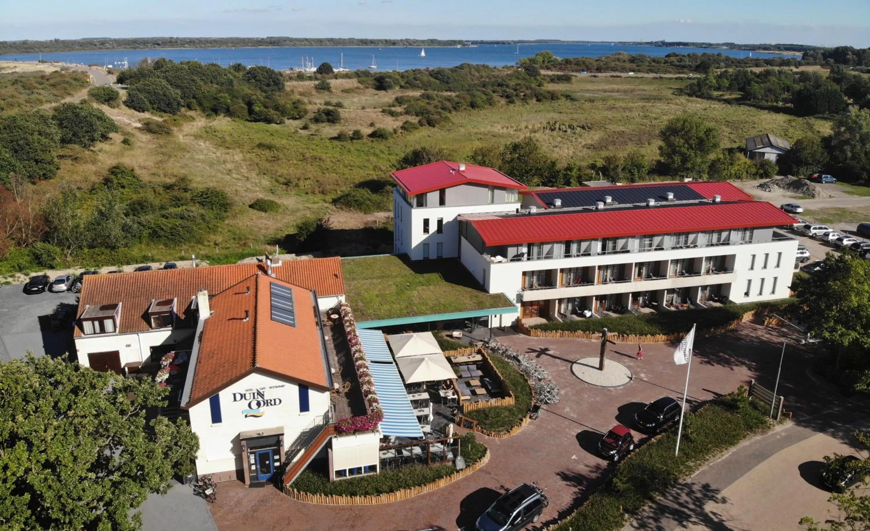 Property building in Strandhotel Duinoord