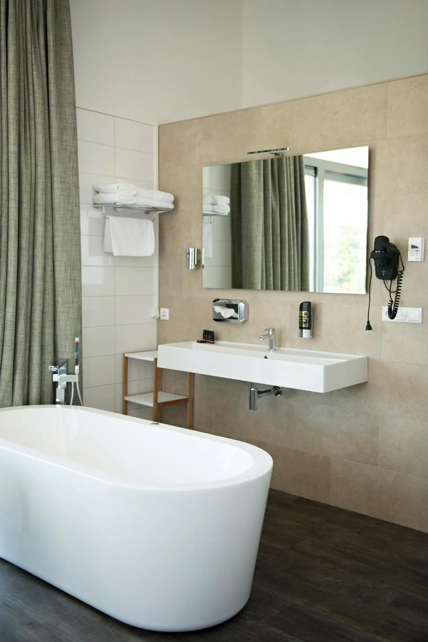 Bathroom in Strandhotel Duinoord