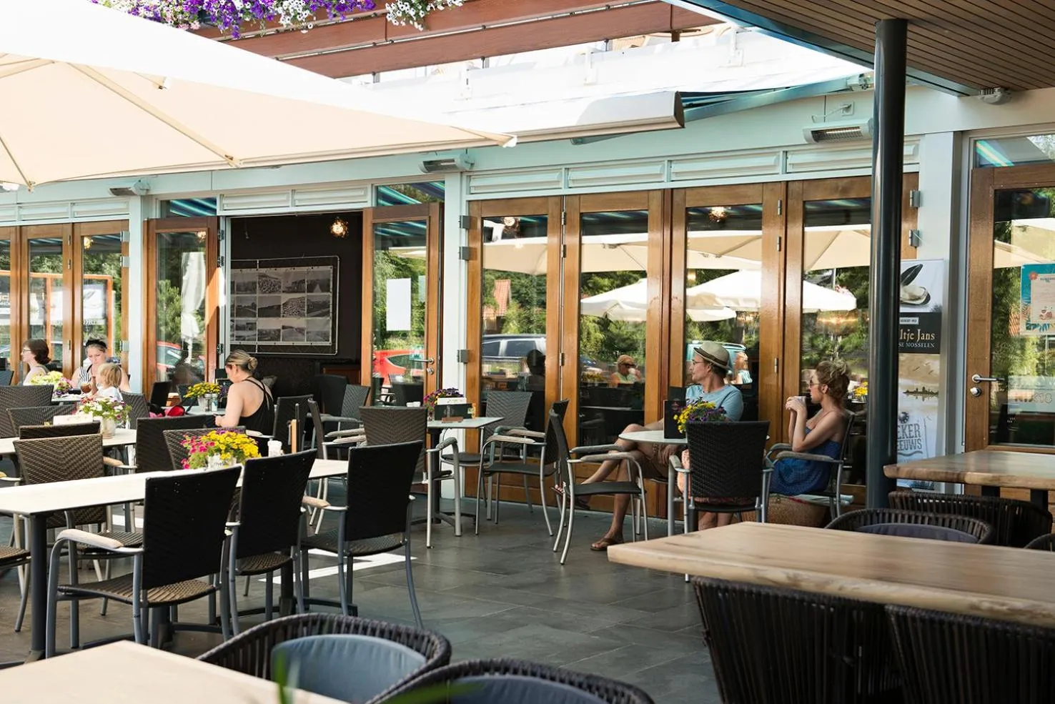 Restaurant/places to eat in Strandhotel Duinoord