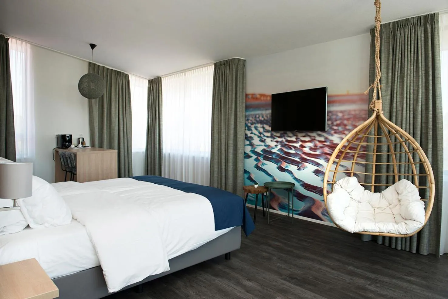 TV and multimedia, Bed in Strandhotel Duinoord