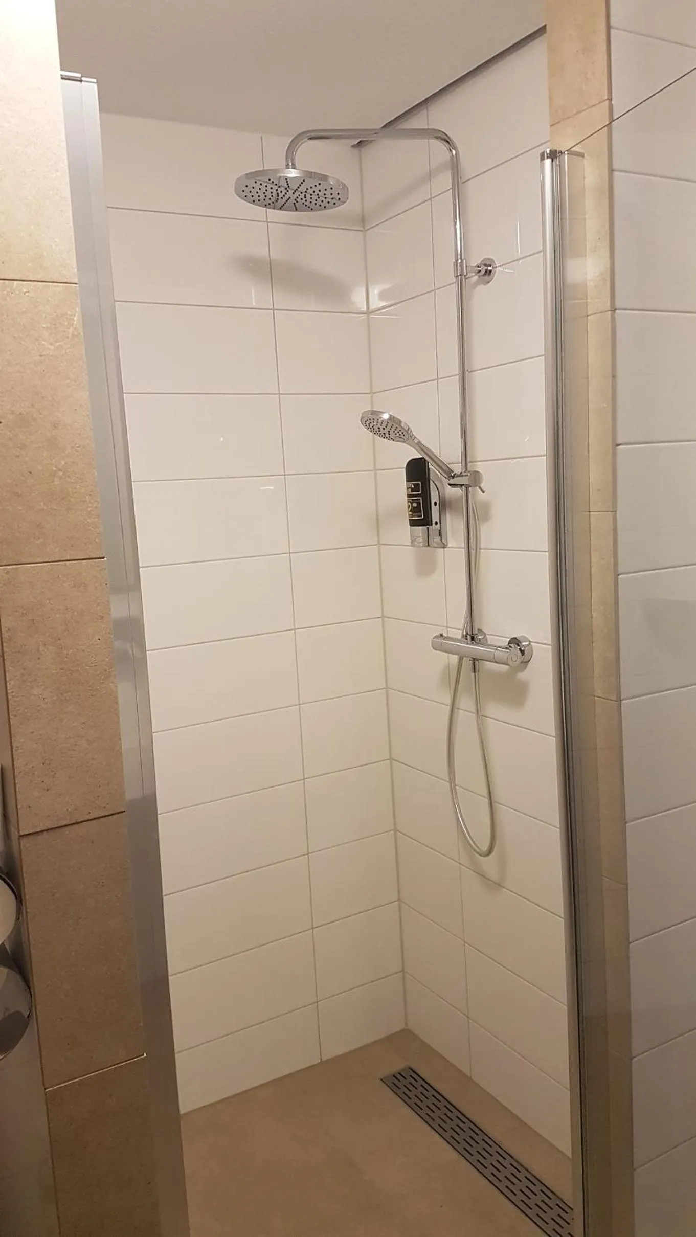 Shower in Strandhotel Duinoord