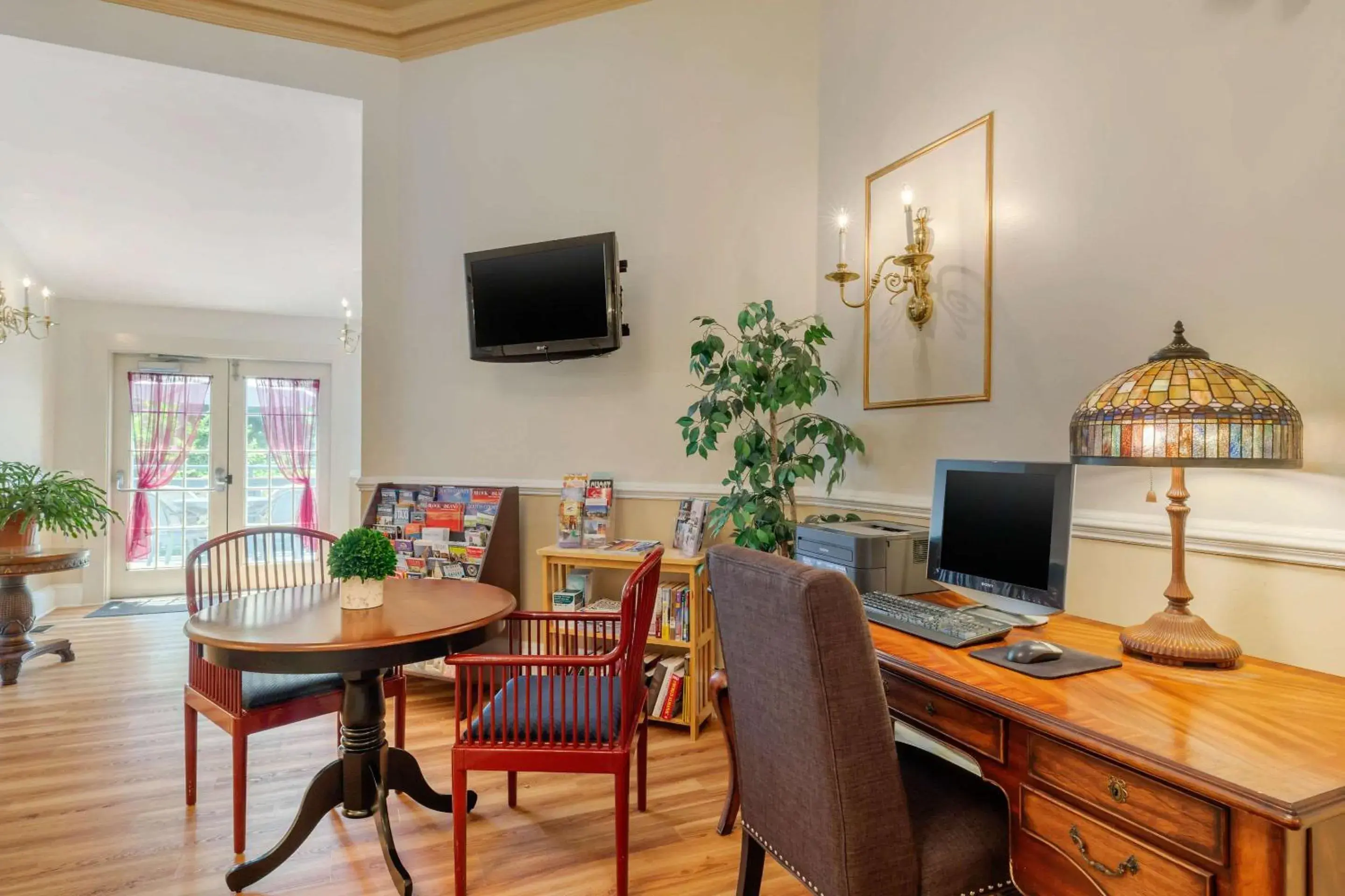 Restaurant/places to eat in The Carriage House Inn Newport Restaurant/places to eat in The Carriage House Inn Newport