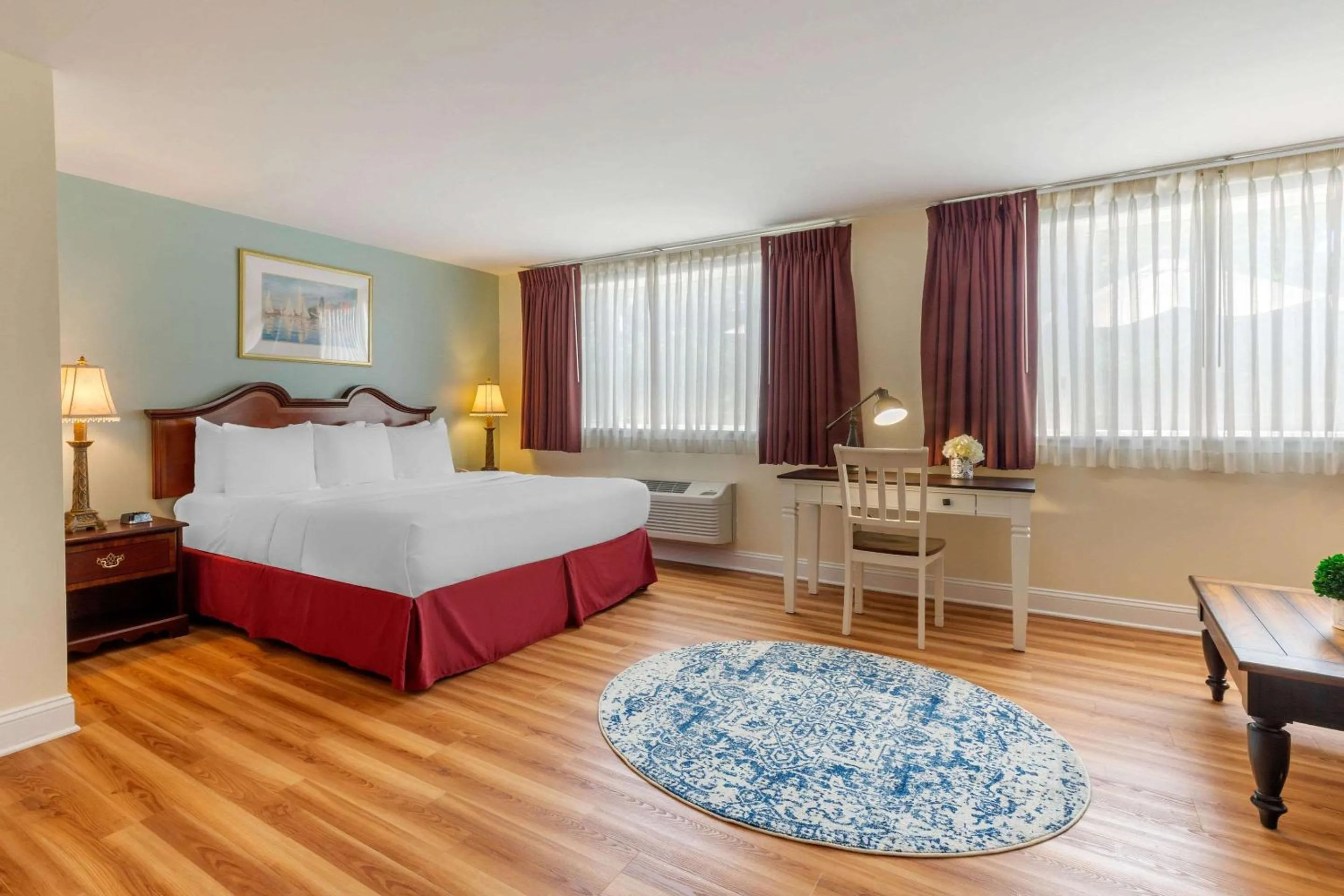 Bed in The Carriage House Inn Newport