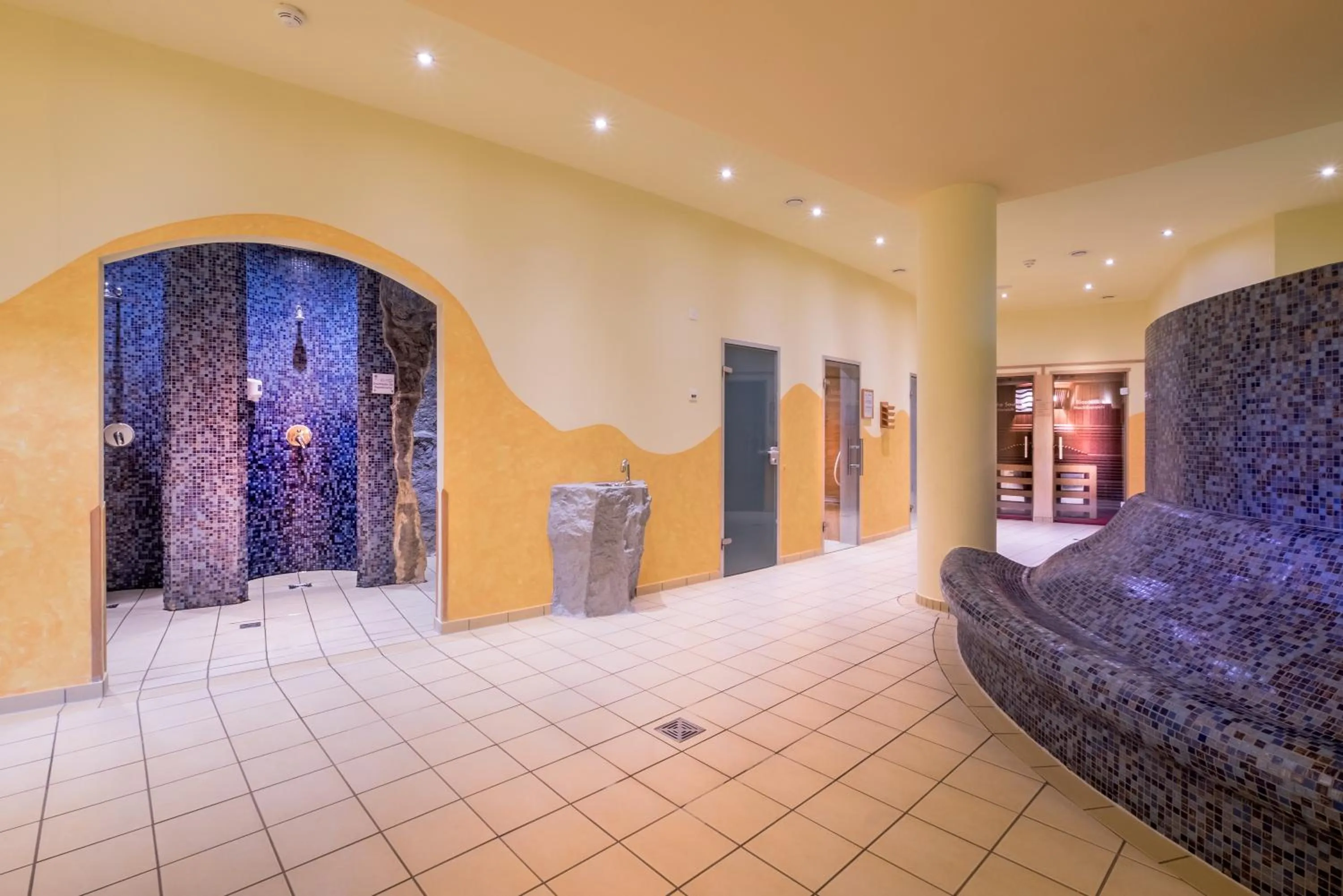 Spa and wellness centre/facilities in Gesundheitshotel Weißenstadt am See