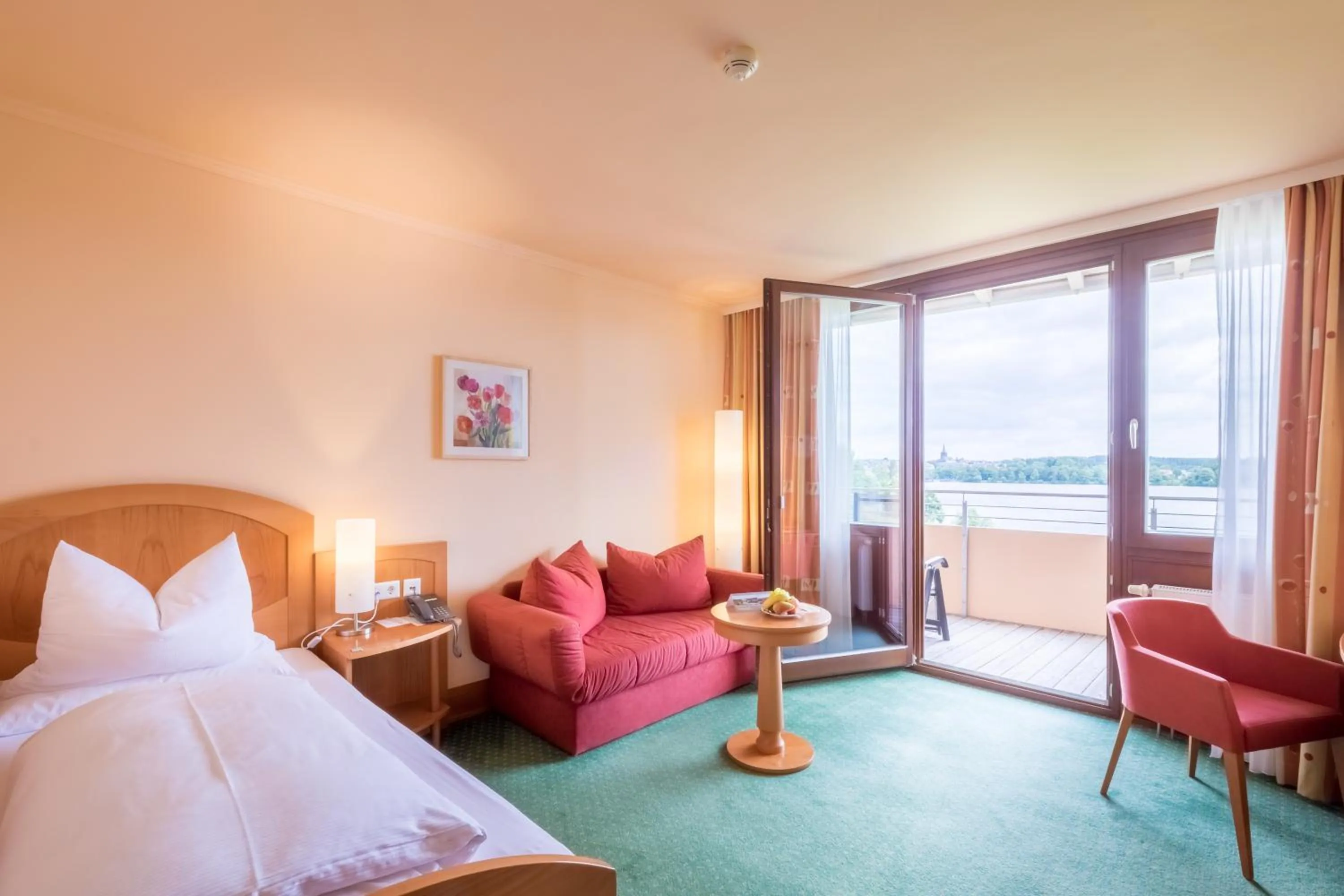 Photo of the whole room, Bed in Gesundheitshotel Weißenstadt am See