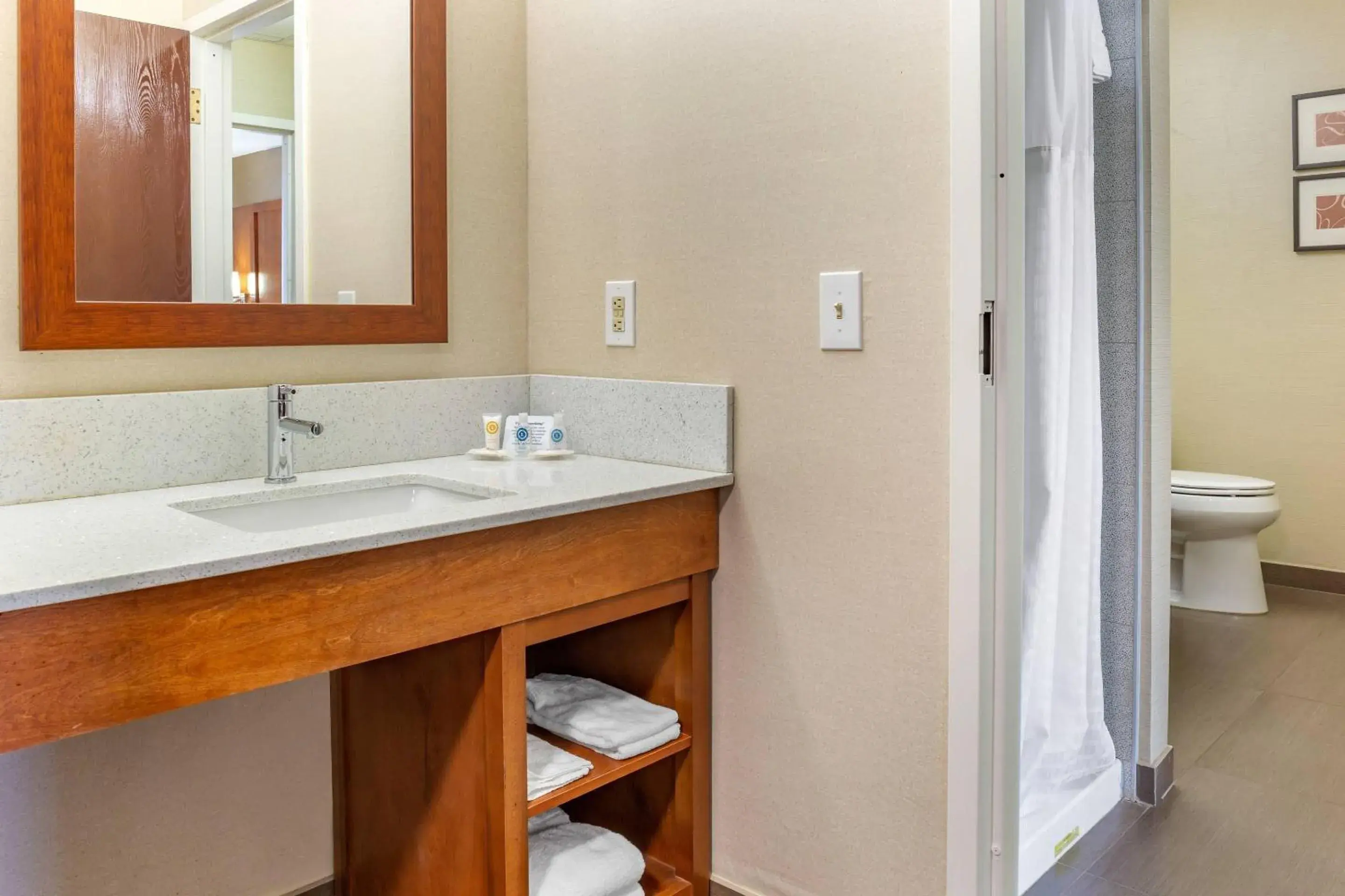 Bedroom in Comfort Suites Dover University Area Bedroom in Comfort Suites Dover University Area