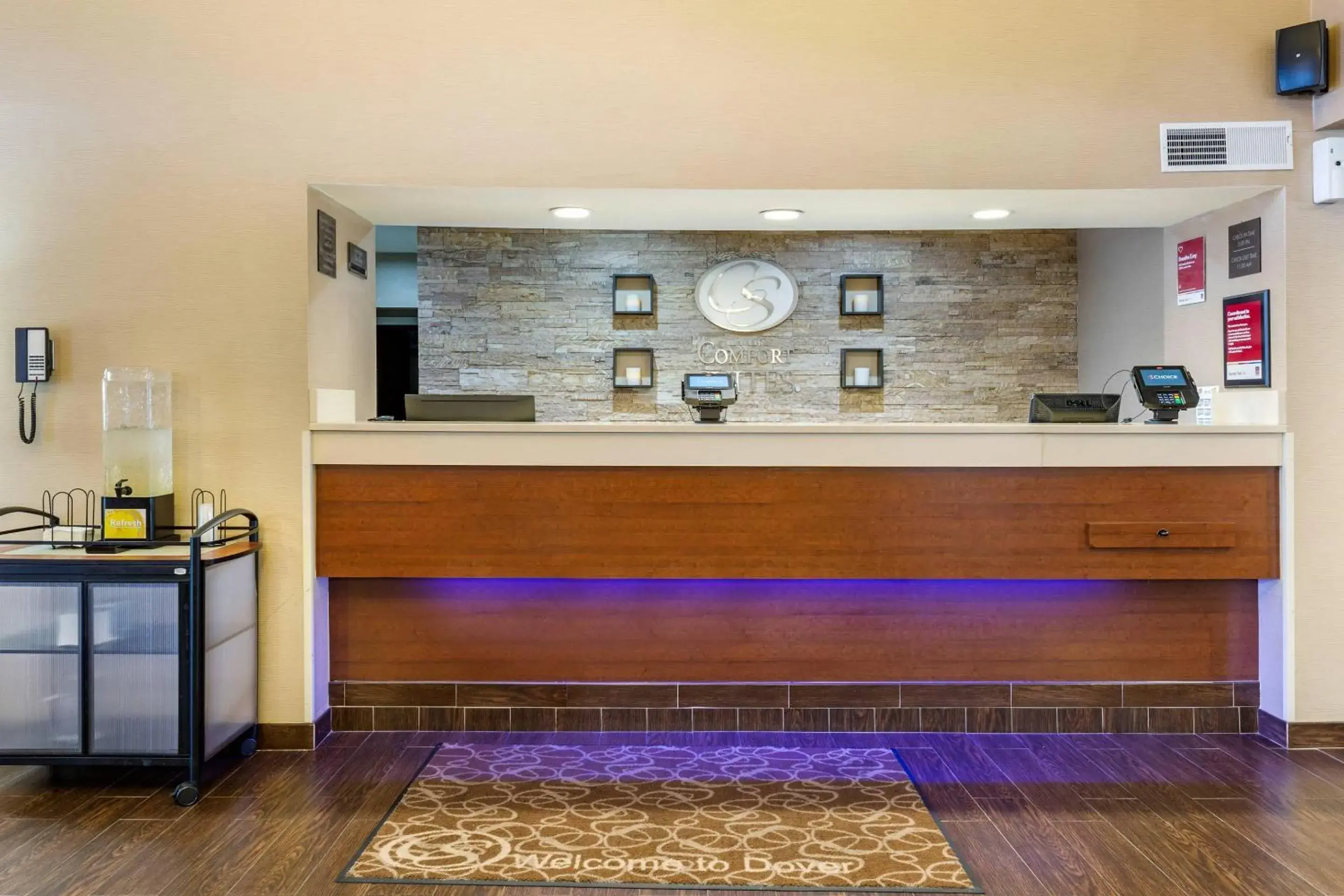 Lobby or reception in Comfort Suites Dover University Area Lobby or reception in Comfort Suites Dover University Area