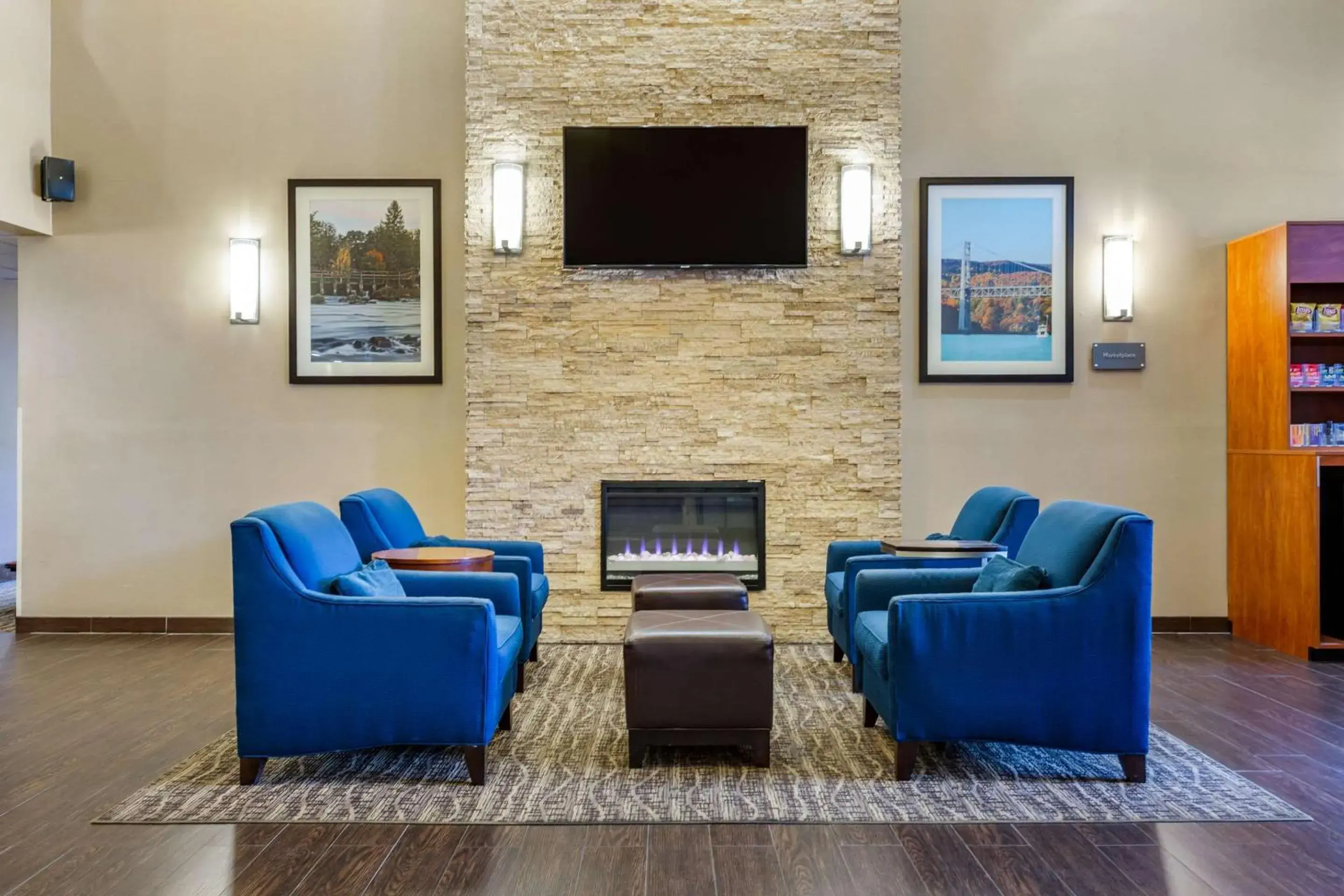 Lobby or reception in Comfort Suites Dover University Area Lobby or reception in Comfort Suites Dover University Area