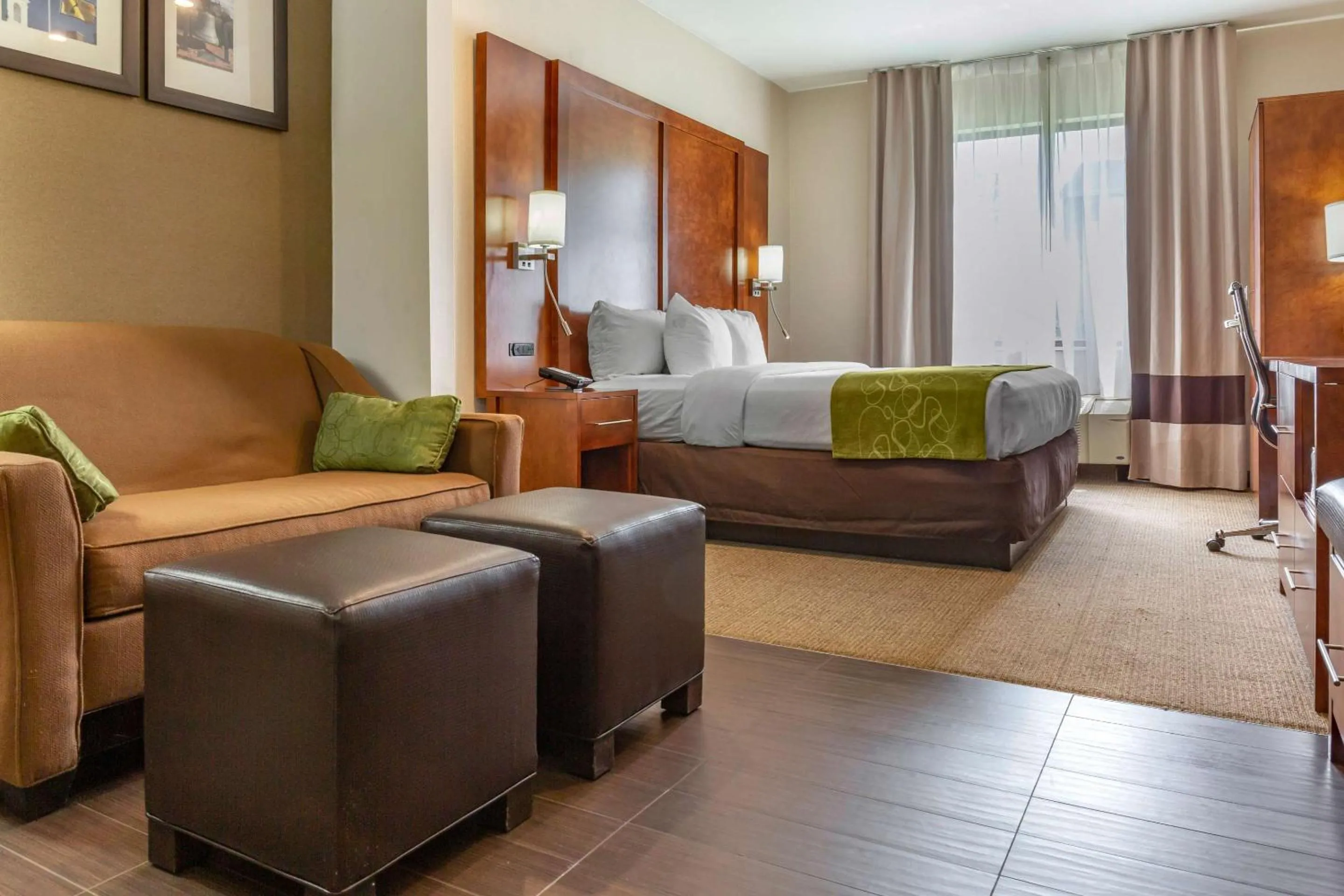 Bedroom in Comfort Suites Dover University Area