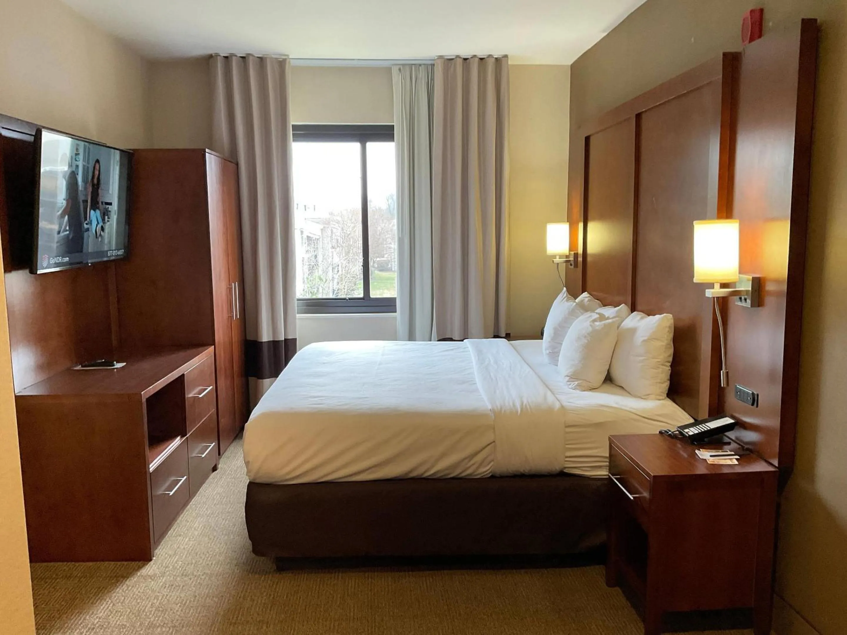 Bedroom, Bed in Comfort Suites Dover University Area