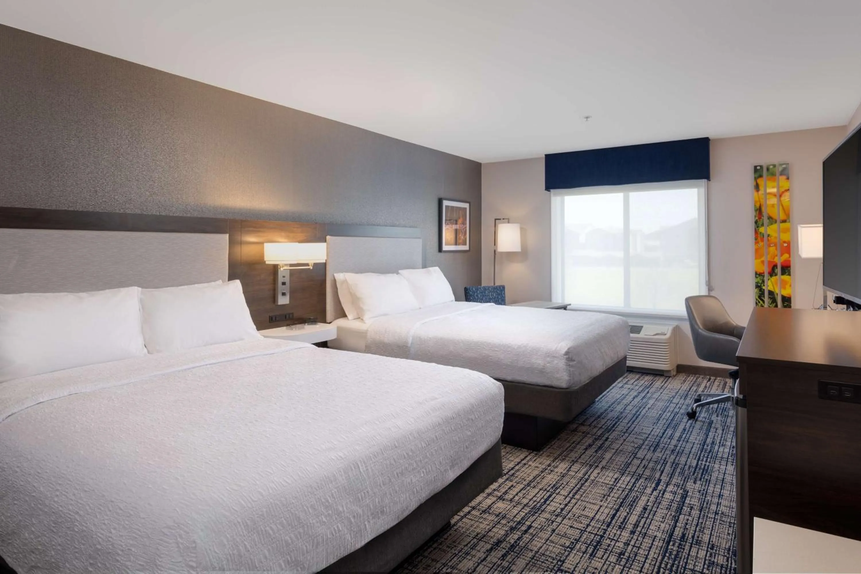 Bed in Hampton Inn & Suites Manteca