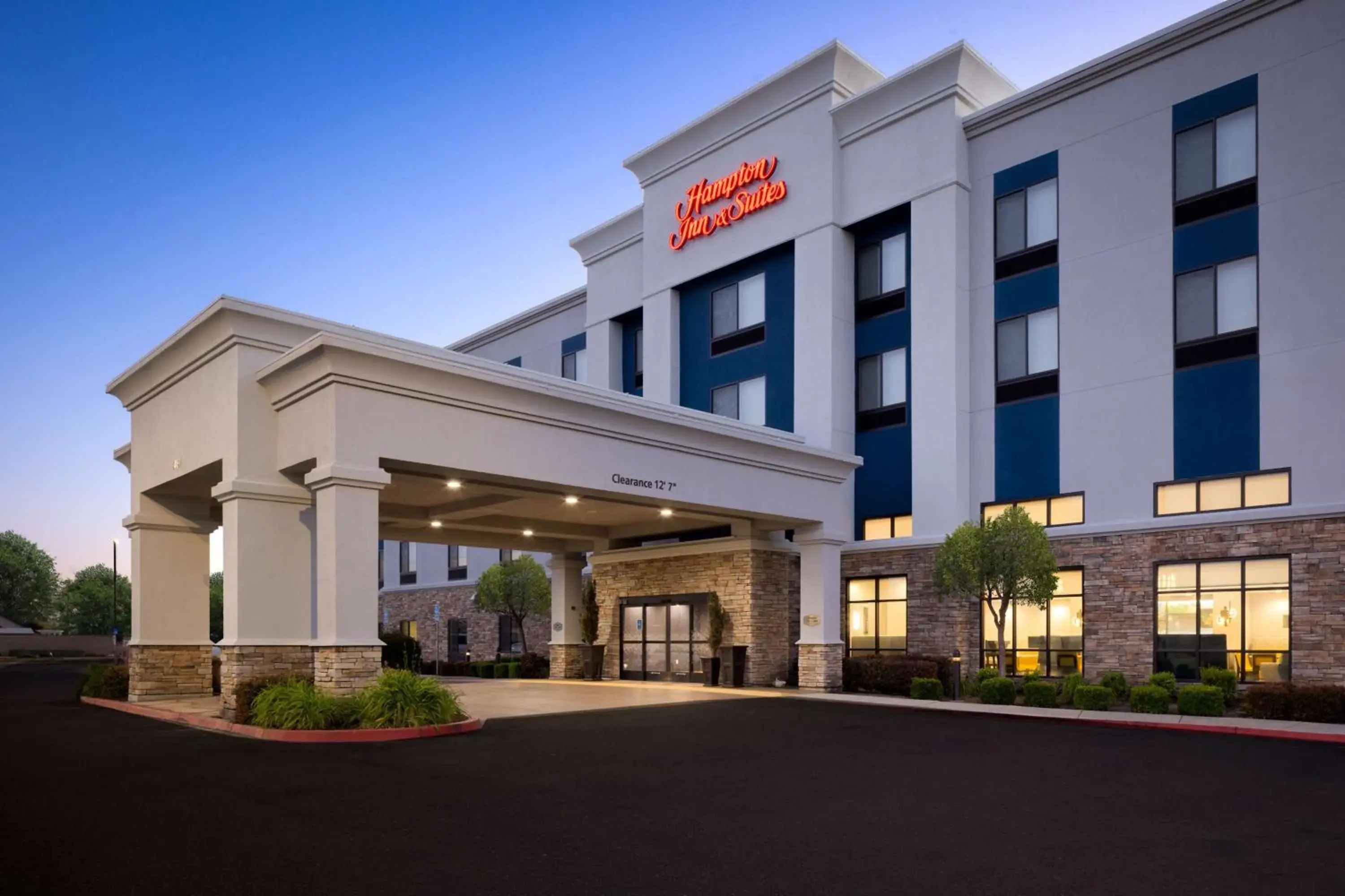 Property building in Hampton Inn & Suites Manteca Property building in Hampton Inn & Suites Manteca