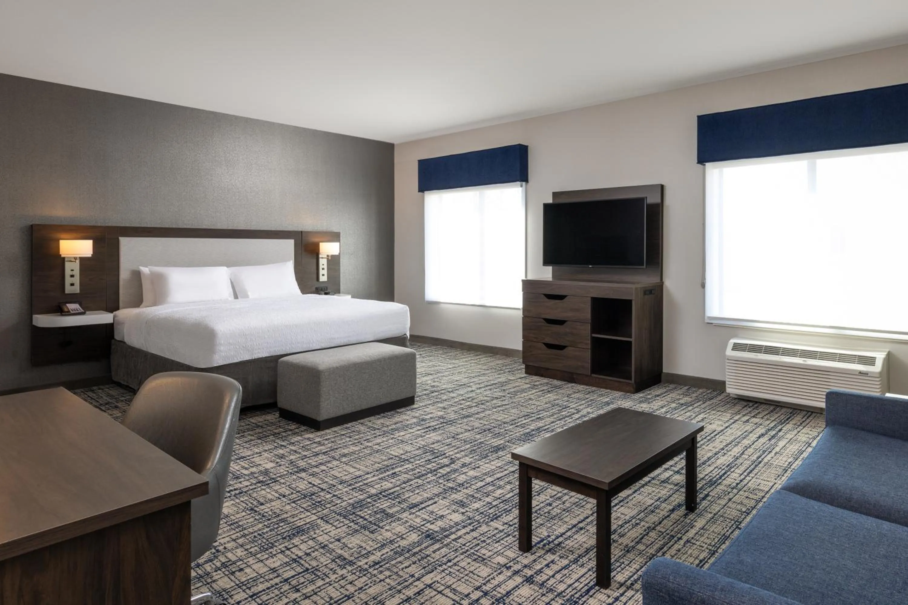 Bed in Hampton Inn & Suites Manteca