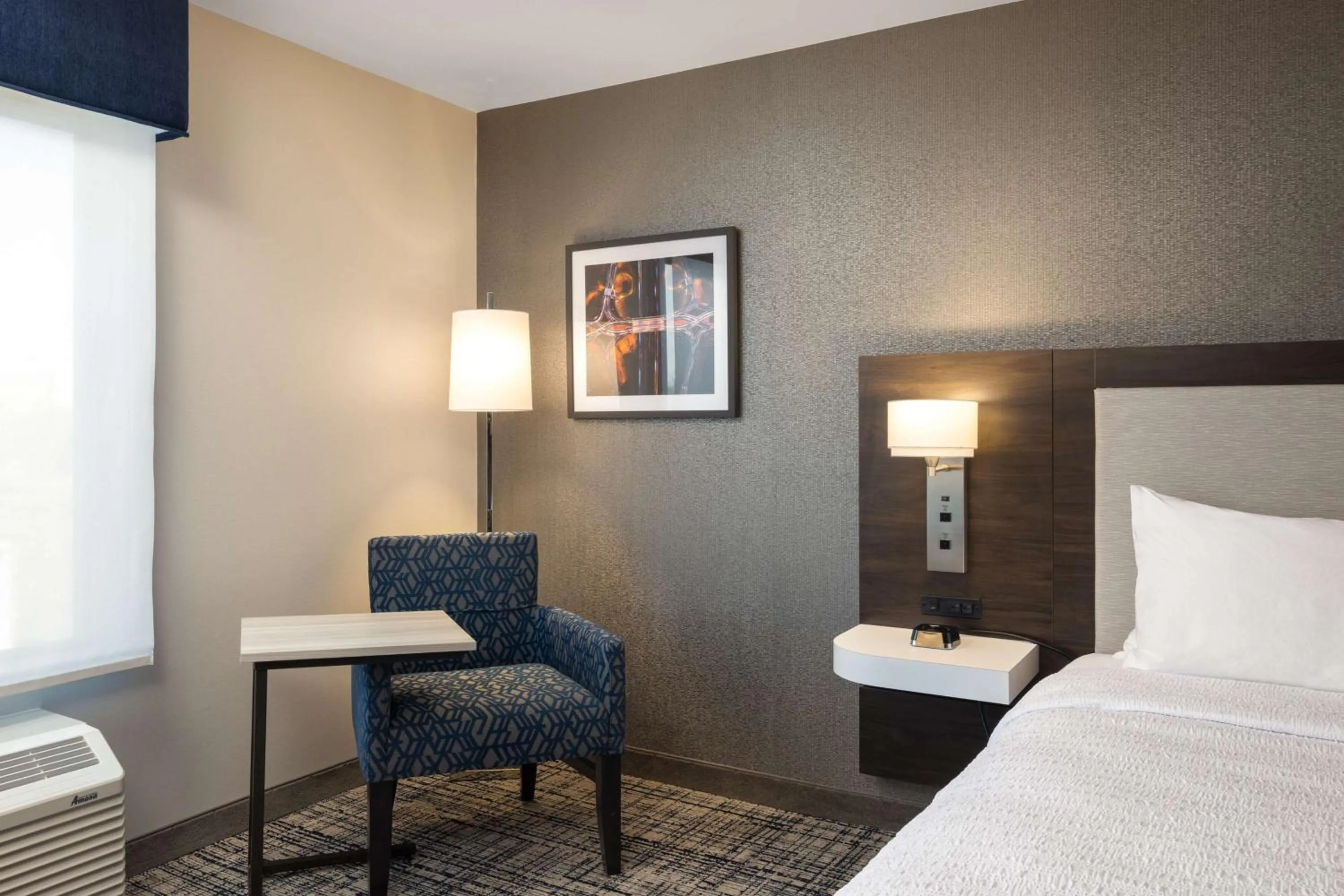 Bed in Hampton Inn & Suites Manteca