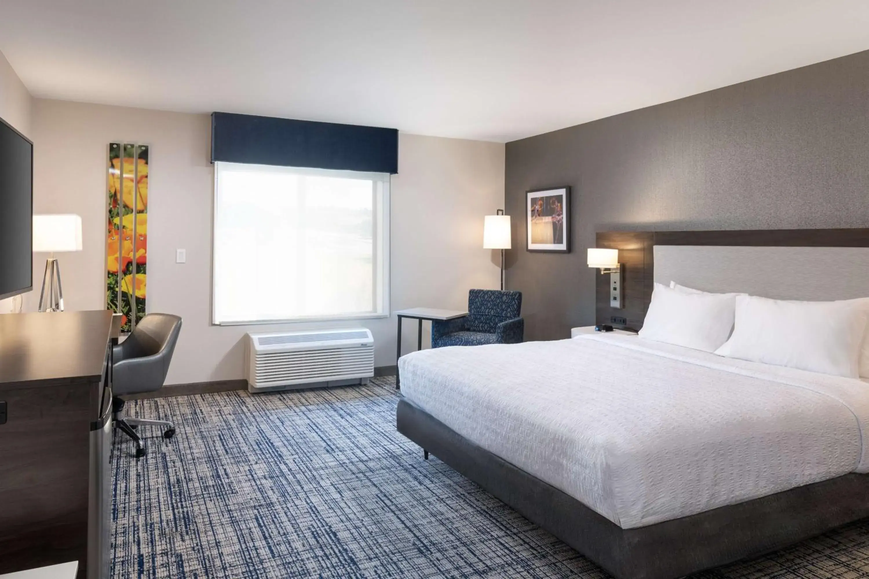 Bed in Hampton Inn & Suites Manteca Bed in Hampton Inn & Suites Manteca