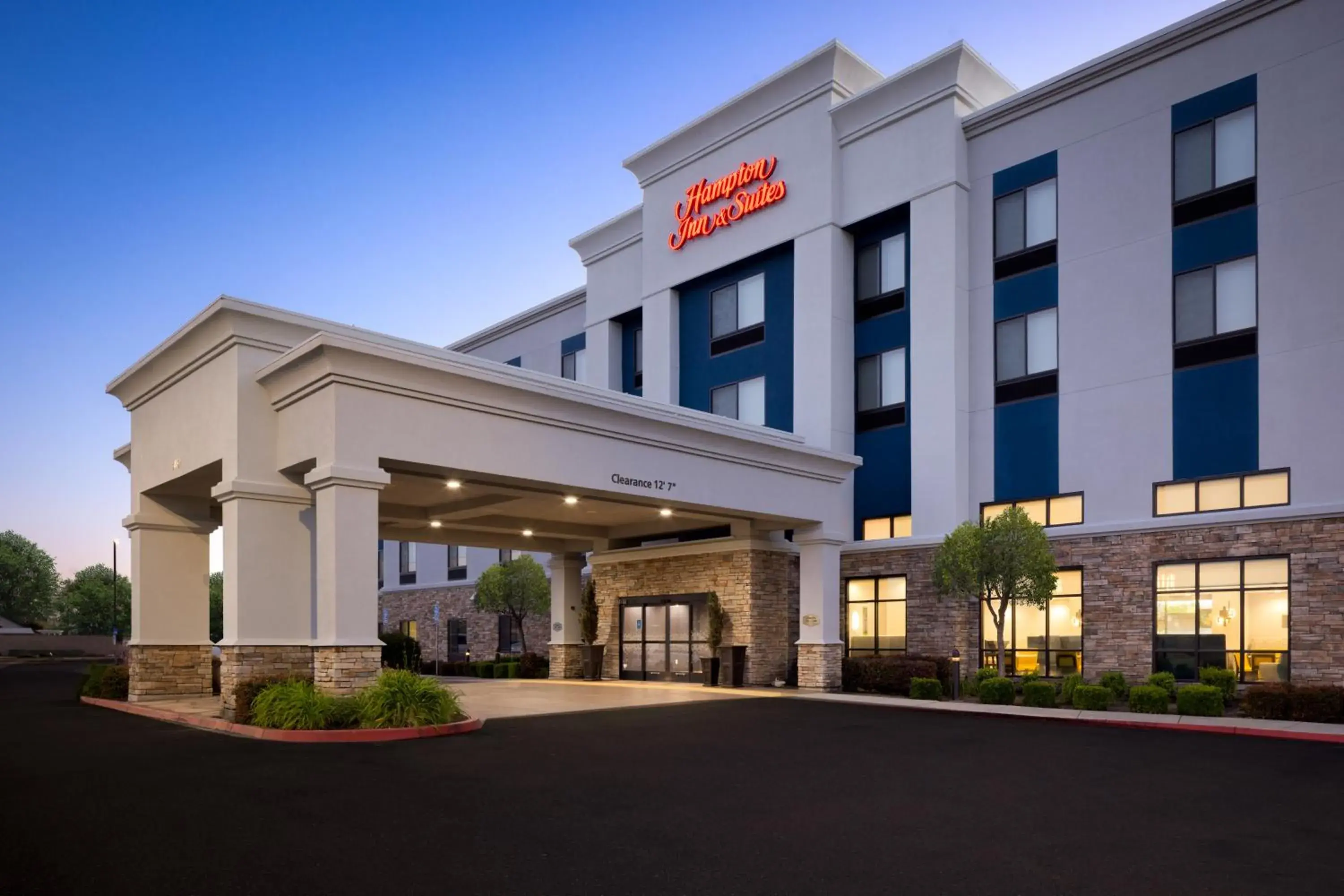 Property building in Hampton Inn & Suites Manteca Property building in Hampton Inn & Suites Manteca