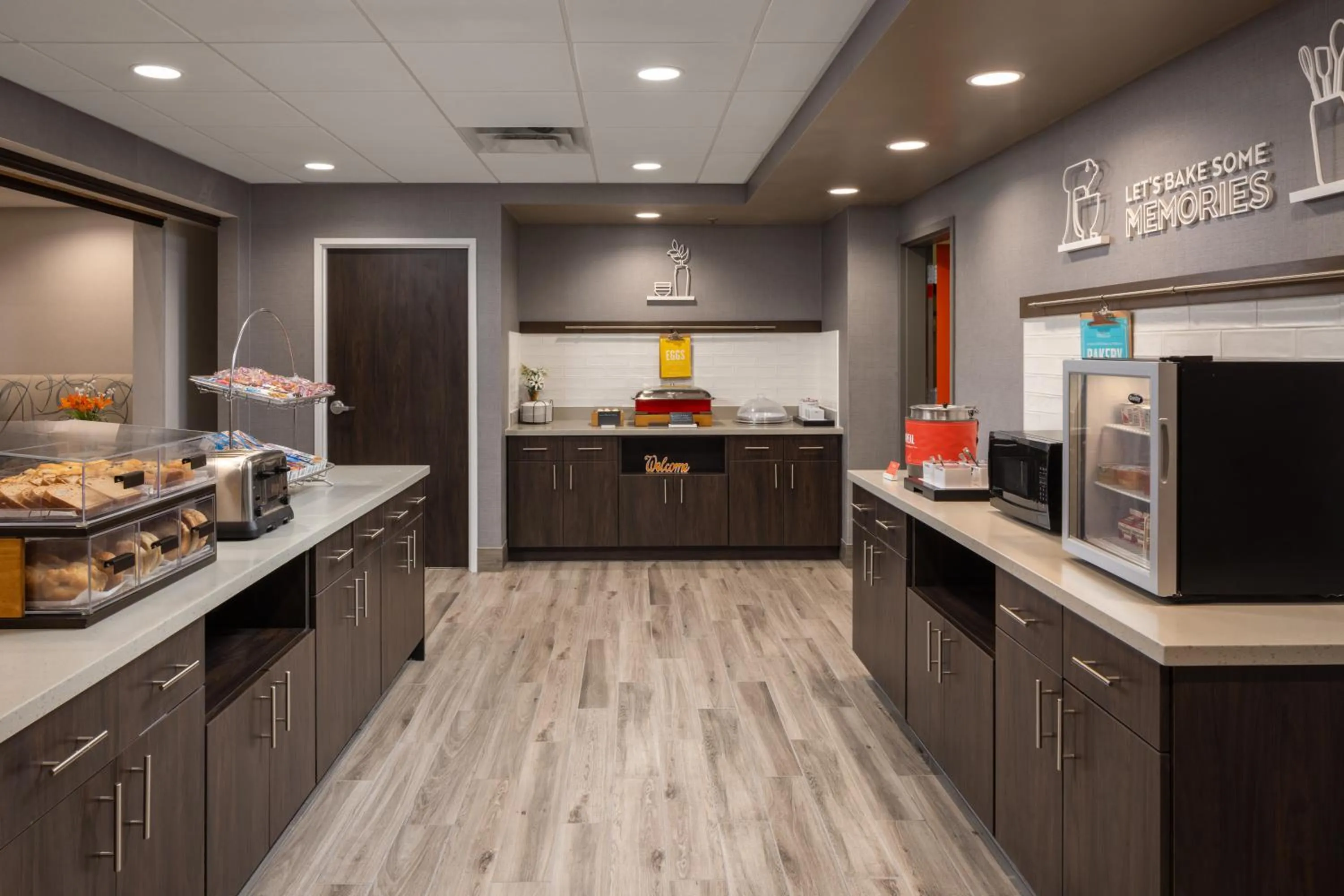 Buffet breakfast in Hampton Inn & Suites Manteca