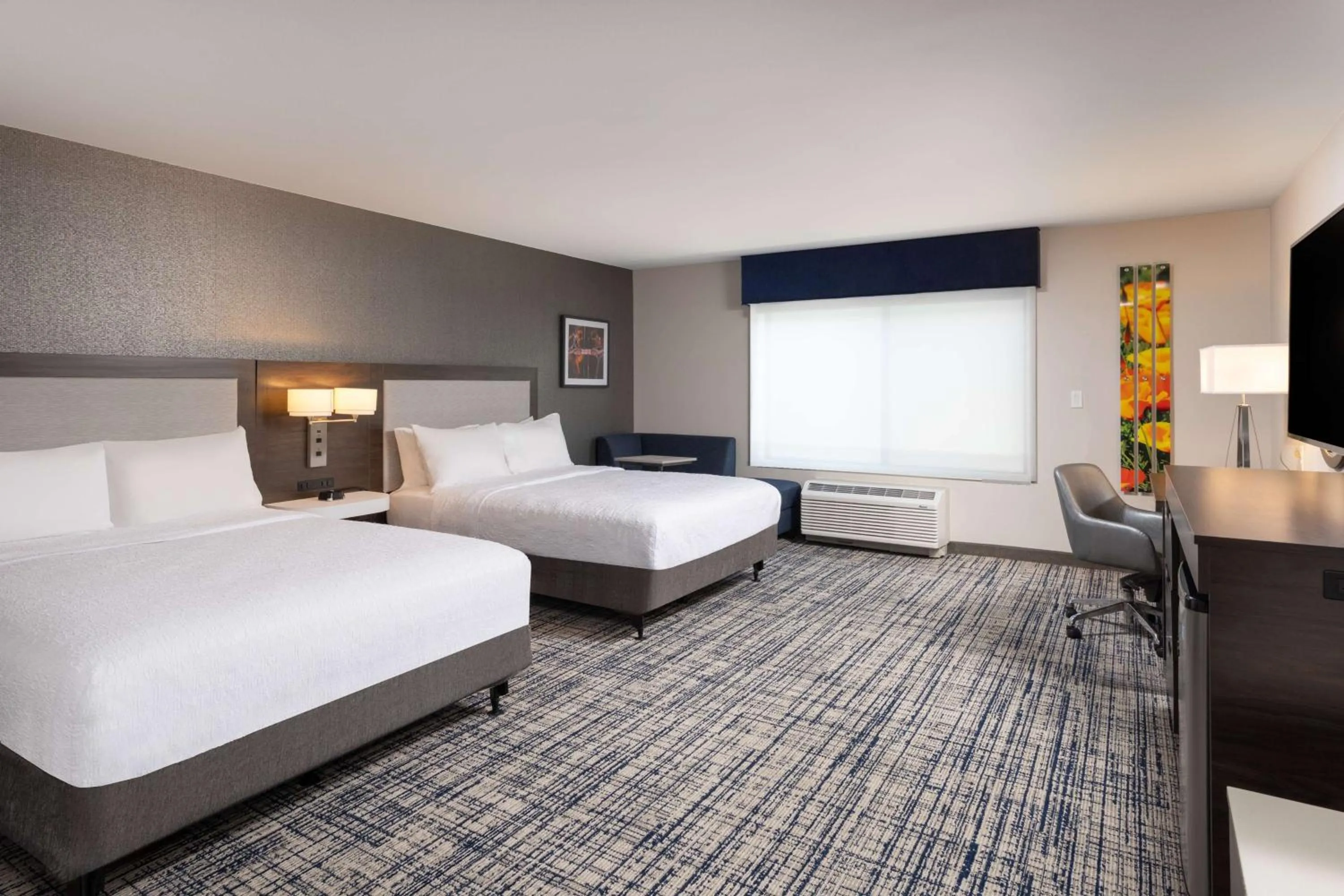 Bed in Hampton Inn & Suites Manteca