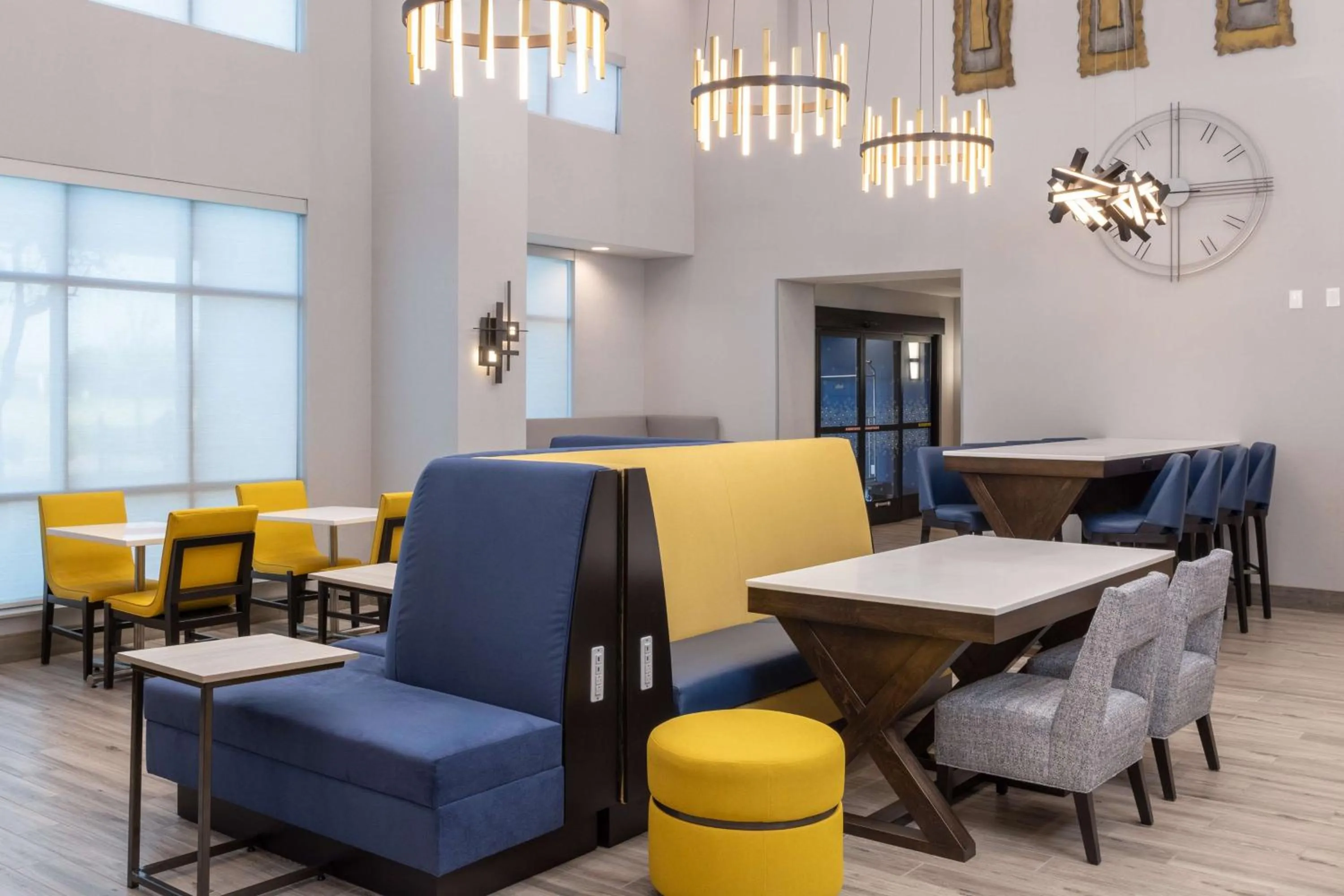 Lobby or reception in Hampton Inn & Suites Manteca