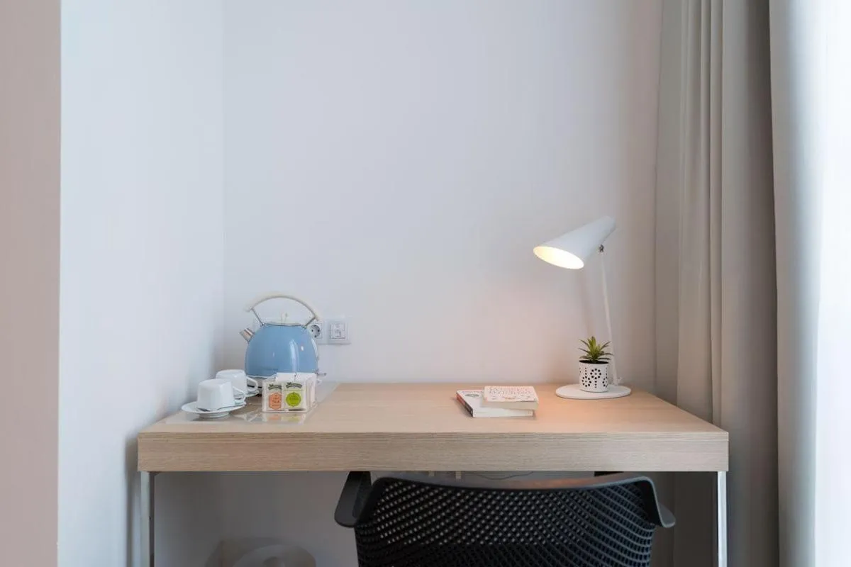 Coffee/tea facilities in HC Luxe