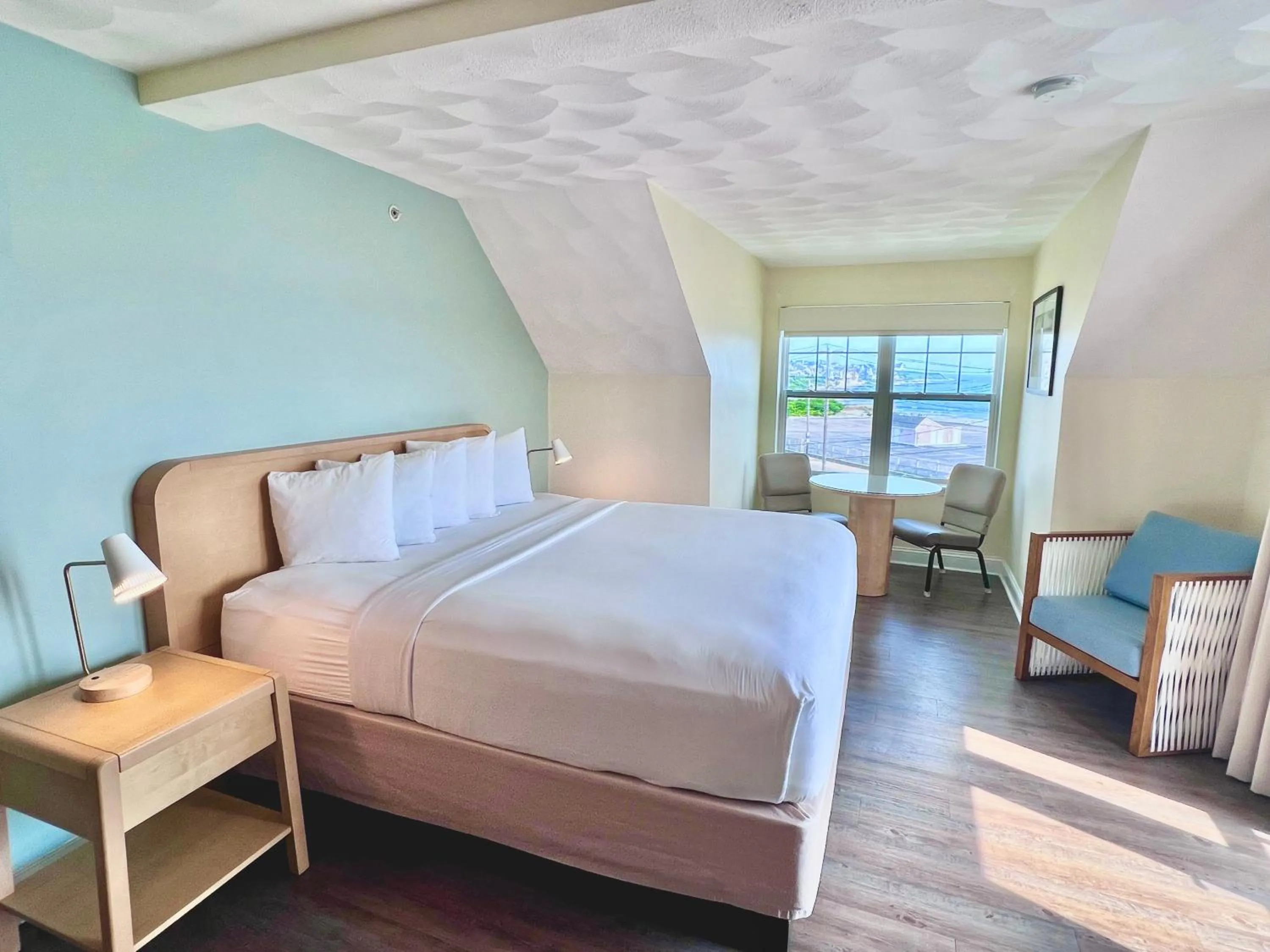 Bed in Atlantic Beach Hotel Newport