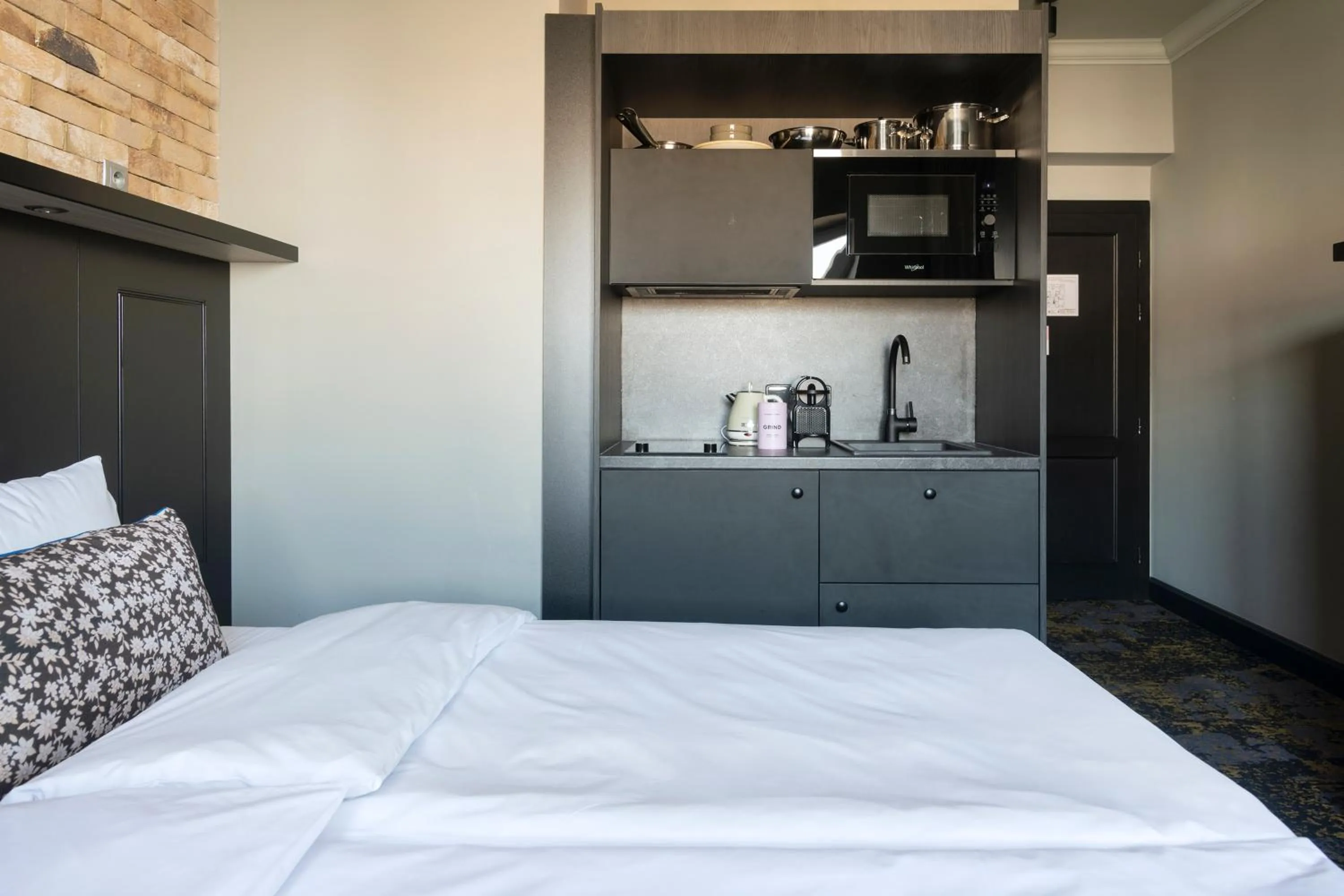 kitchen, Bed in Numa Prague Root