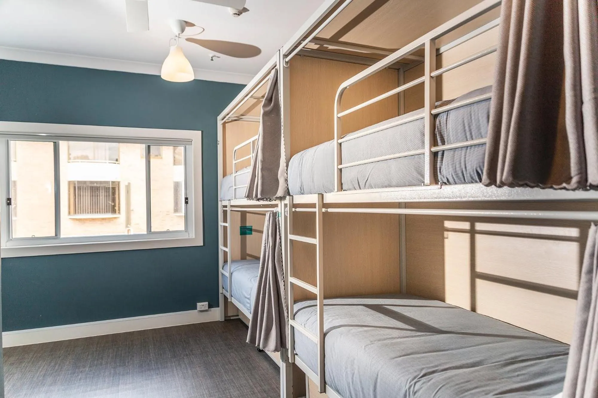 Bedroom, Bed in Manly Backpackers