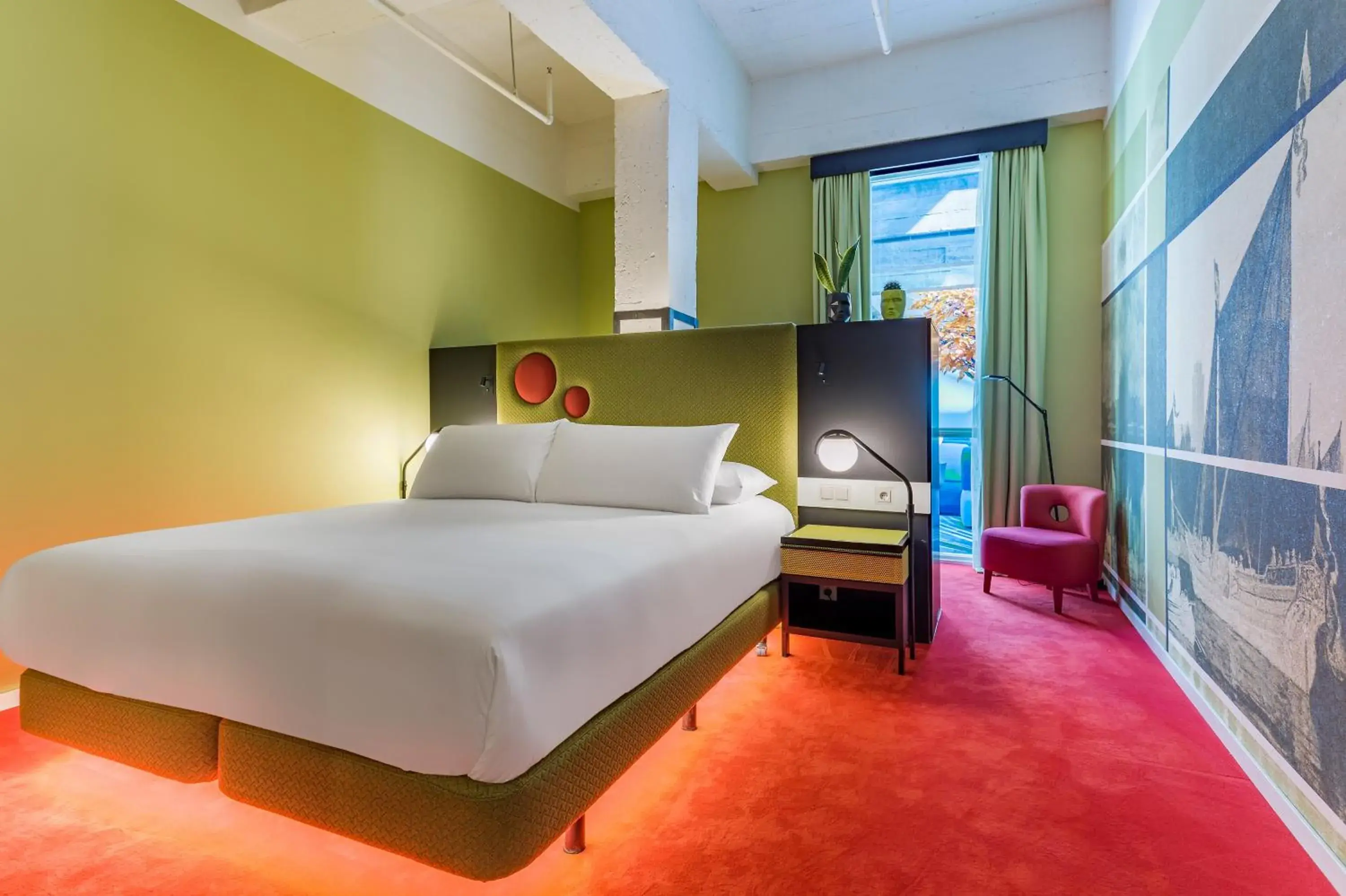 Bedroom, Bed in Room Mate Bruno, Rotterdam Bedroom, Bed in Room Mate Bruno, Rotterdam