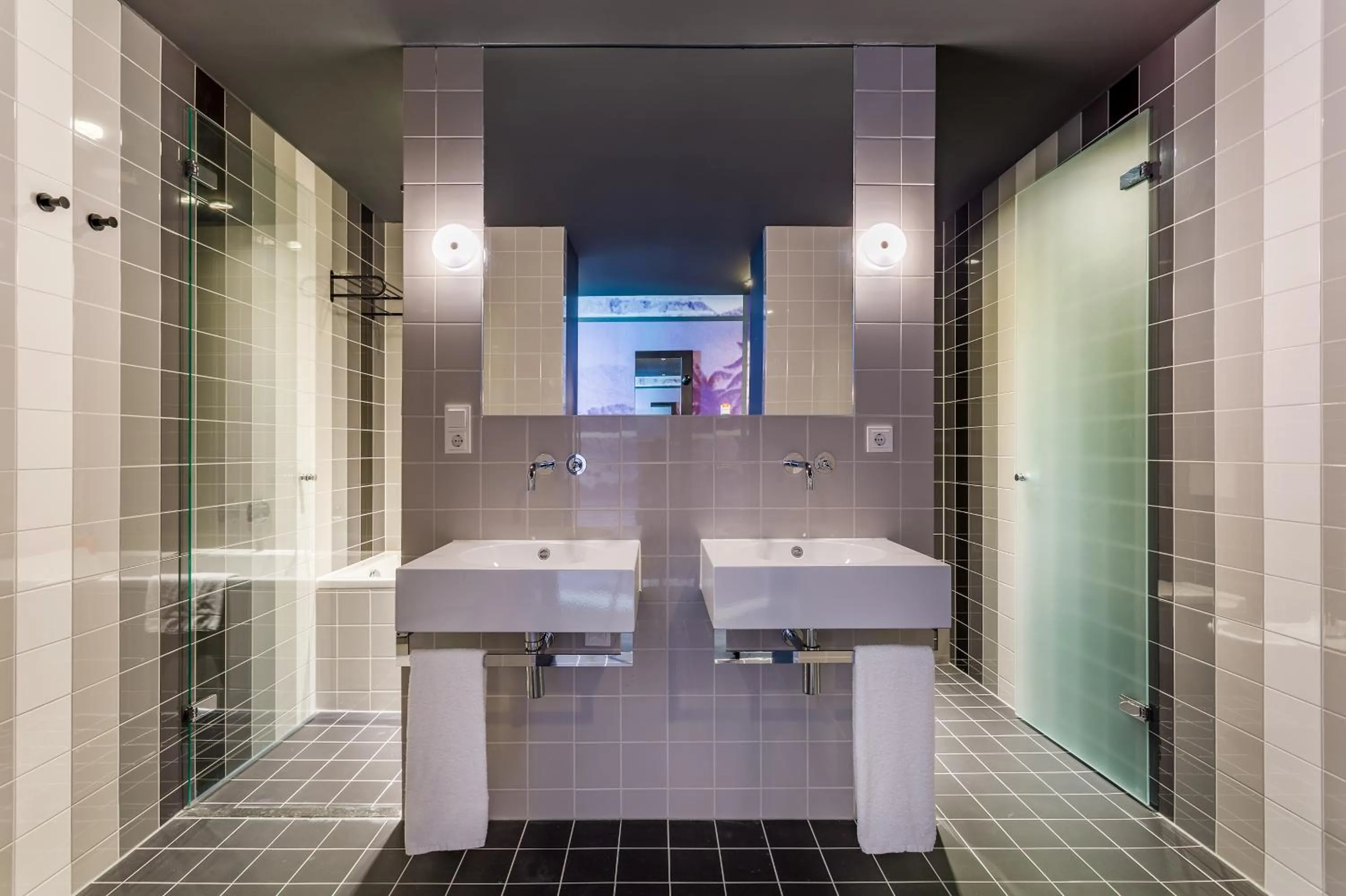 Bathroom in Room Mate Bruno, Rotterdam