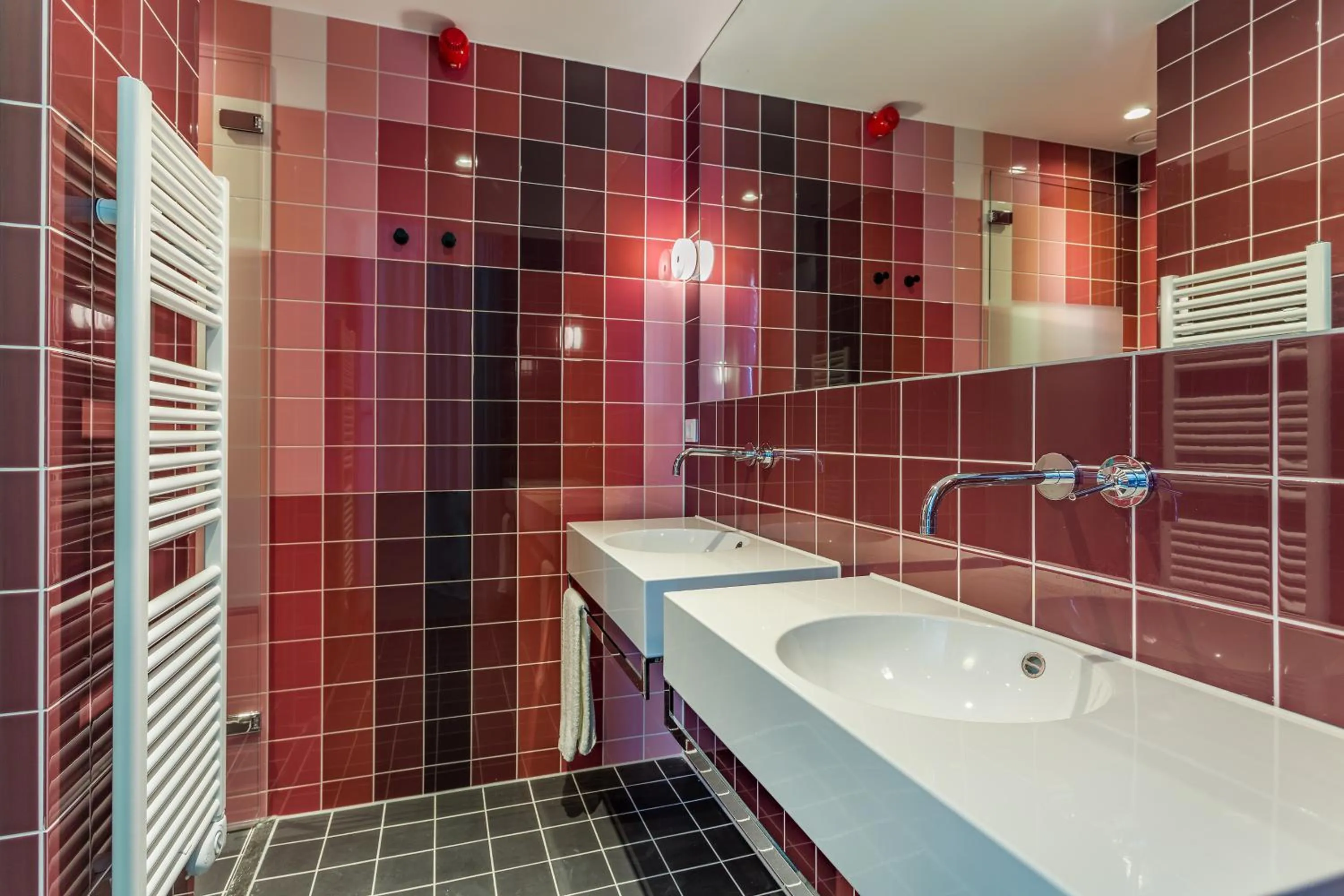 Bathroom in Room Mate Bruno, Rotterdam