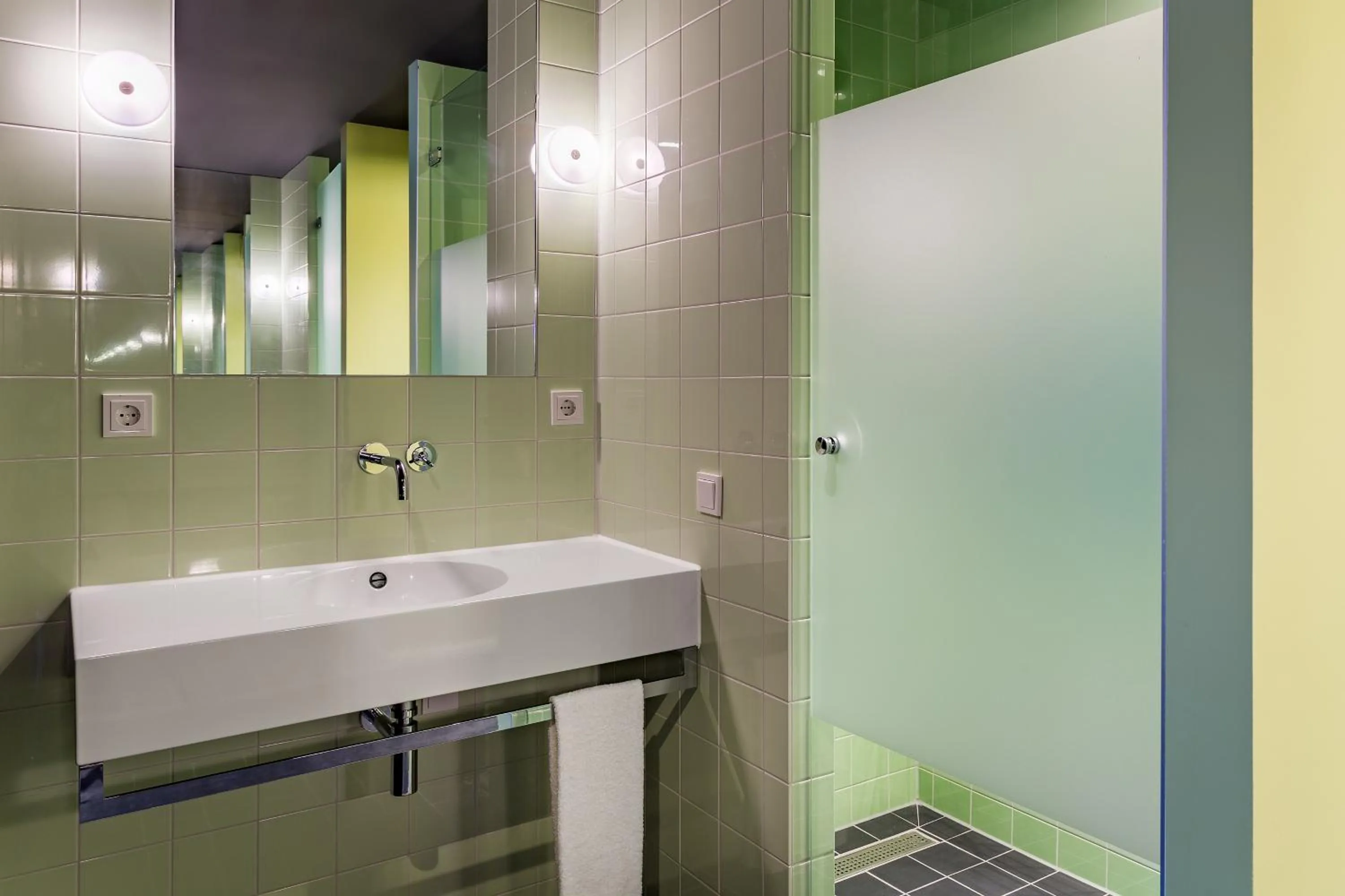 Bathroom in Room Mate Bruno, Rotterdam