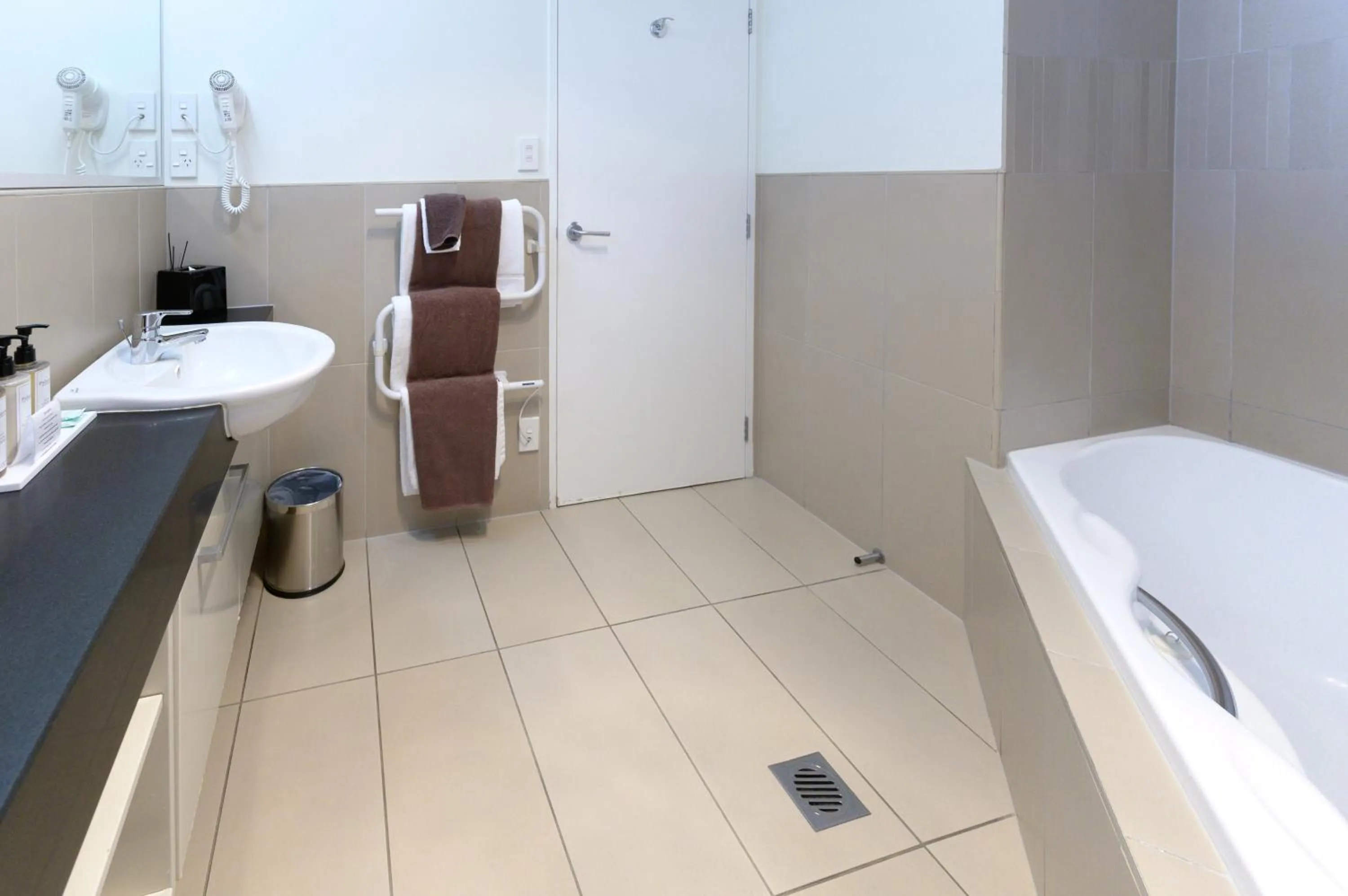 Bathroom in Palazzo Motor Lodge