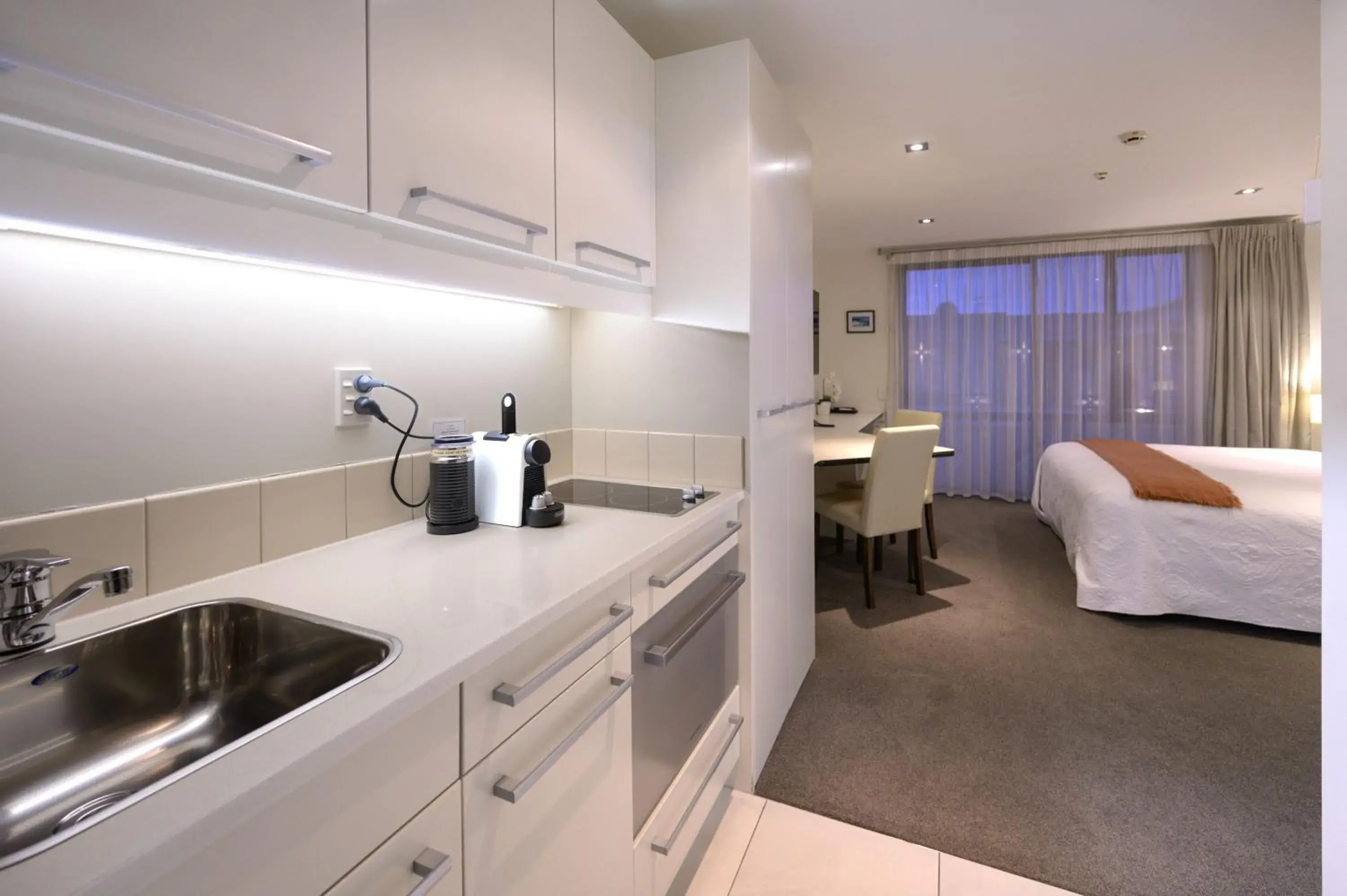 Kitchen or kitchenette, Bed in Palazzo Motor Lodge Kitchen or kitchenette, Bed in Palazzo Motor Lodge