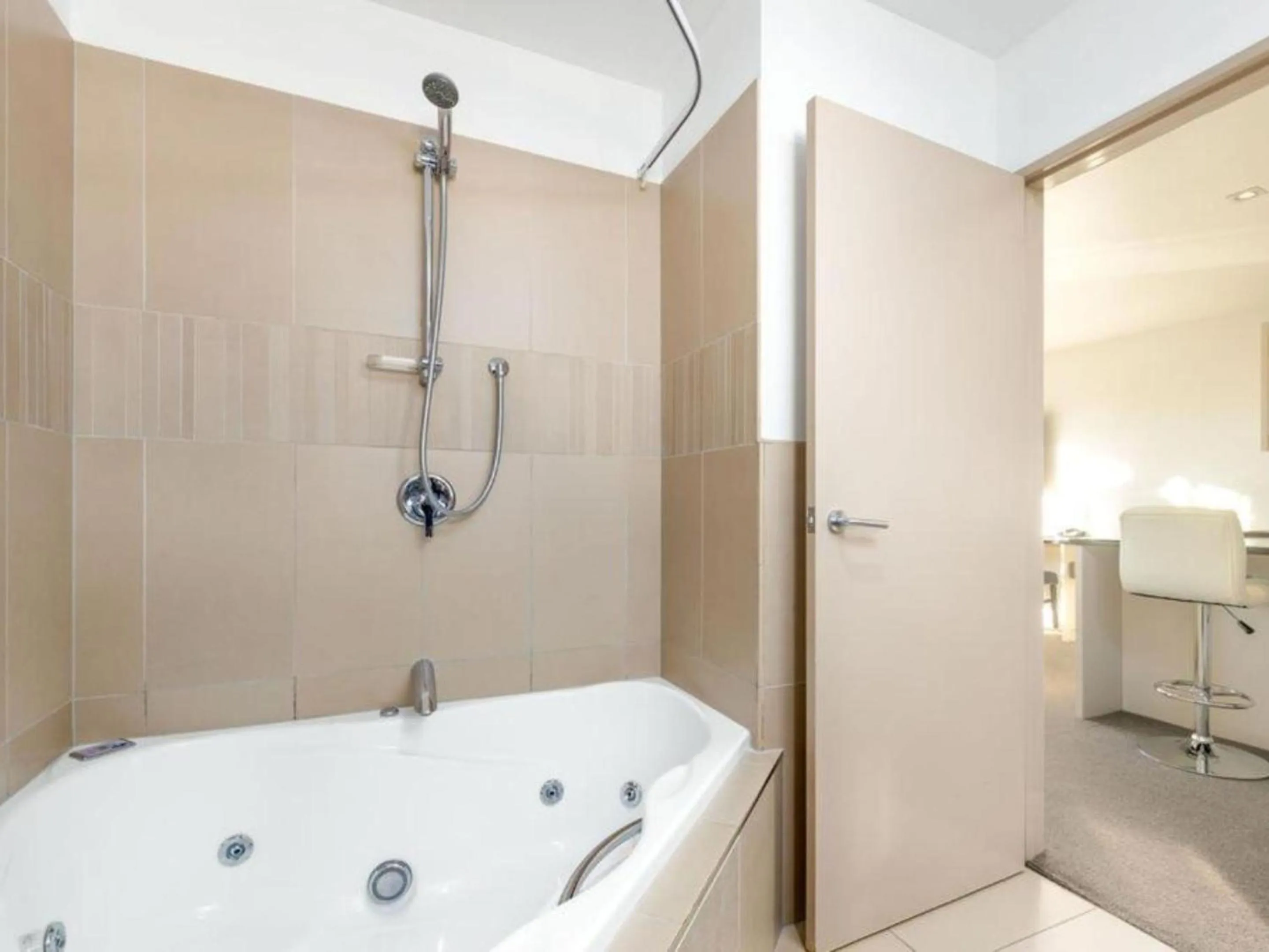 Bathroom in Palazzo Motor Lodge