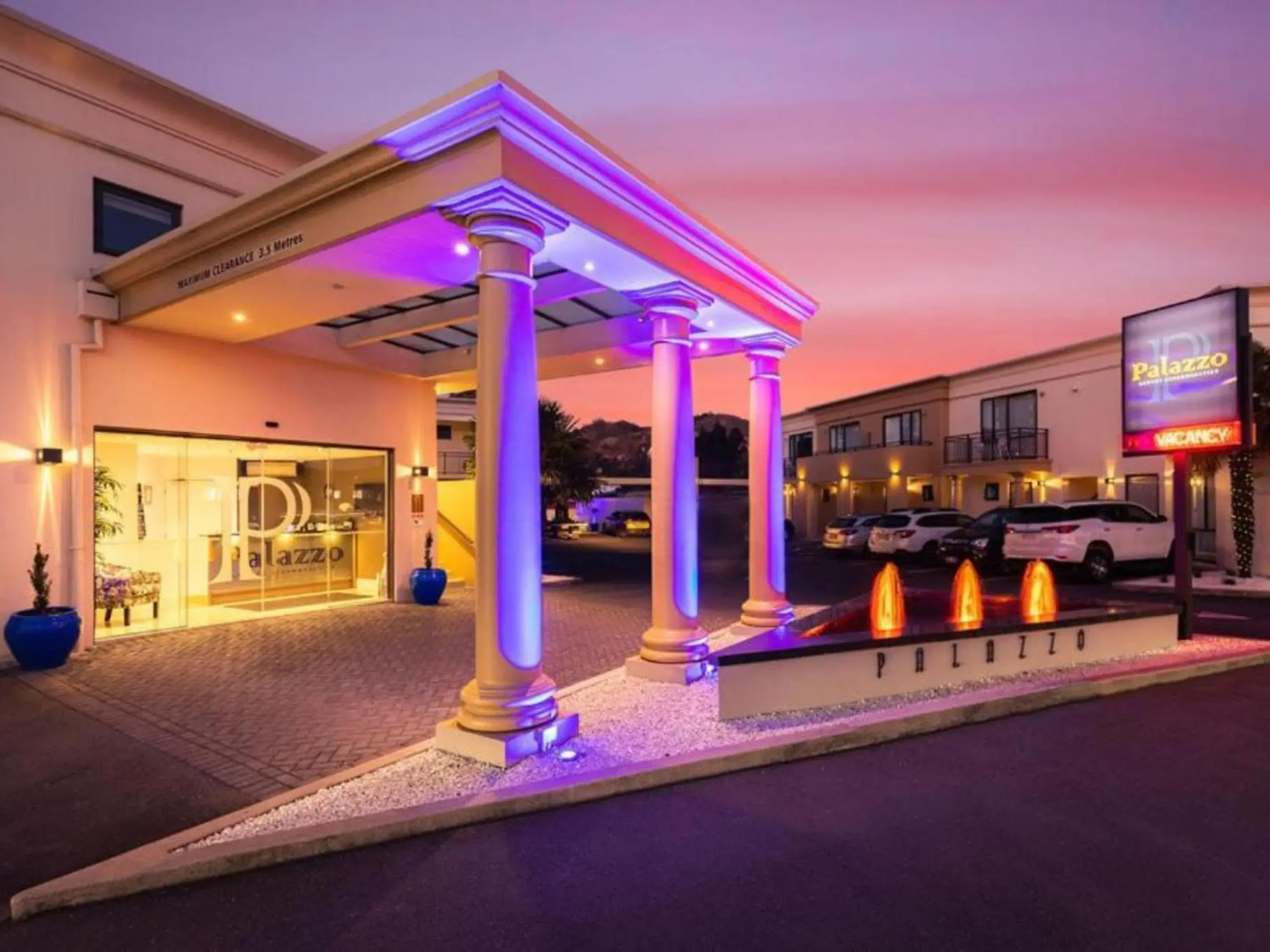 Property building in Palazzo Motor Lodge Property building in Palazzo Motor Lodge