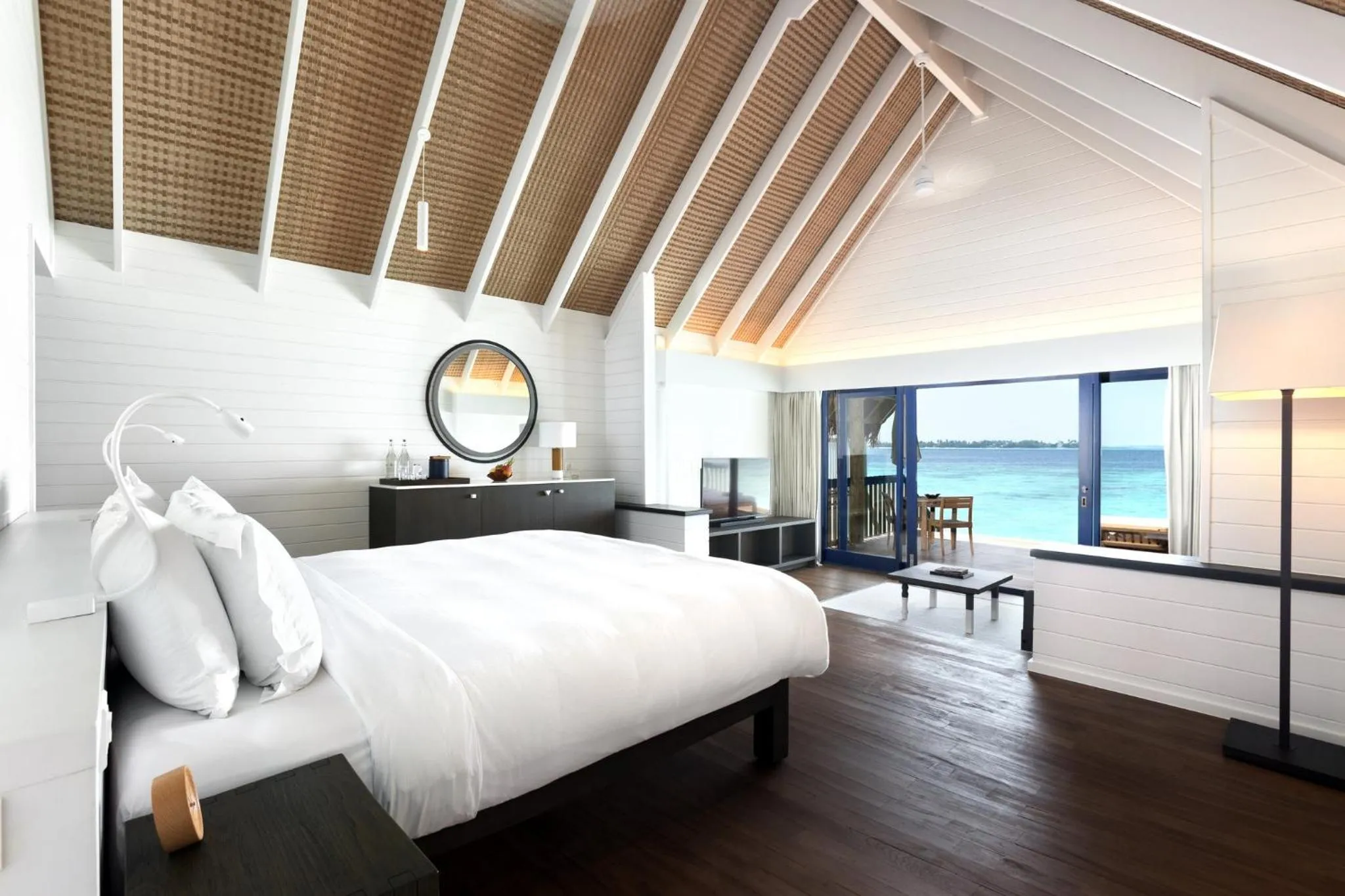 Photo of the whole room, Bed in COMO Cocoa Island