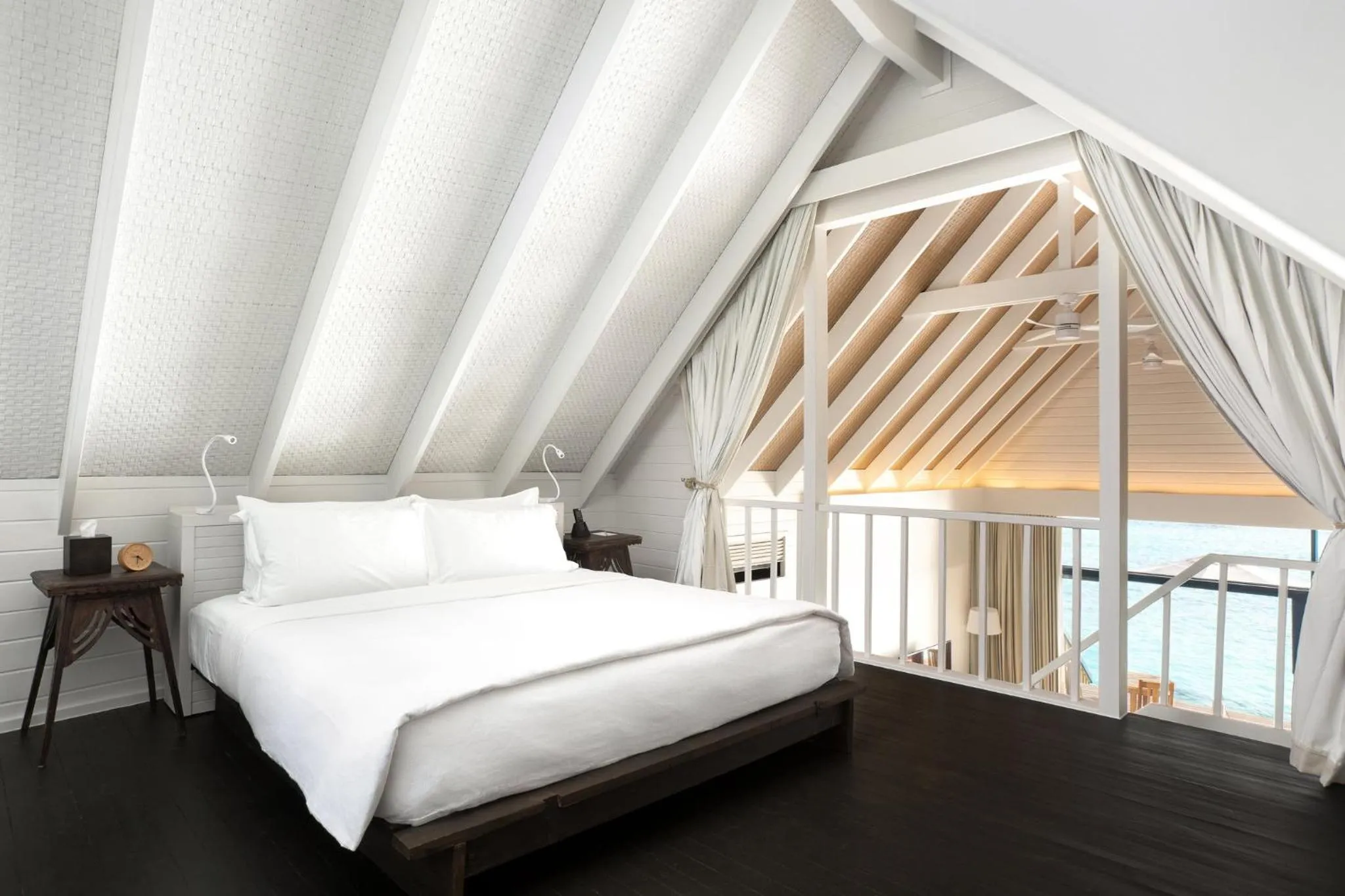 Photo of the whole room, Bed in COMO Cocoa Island