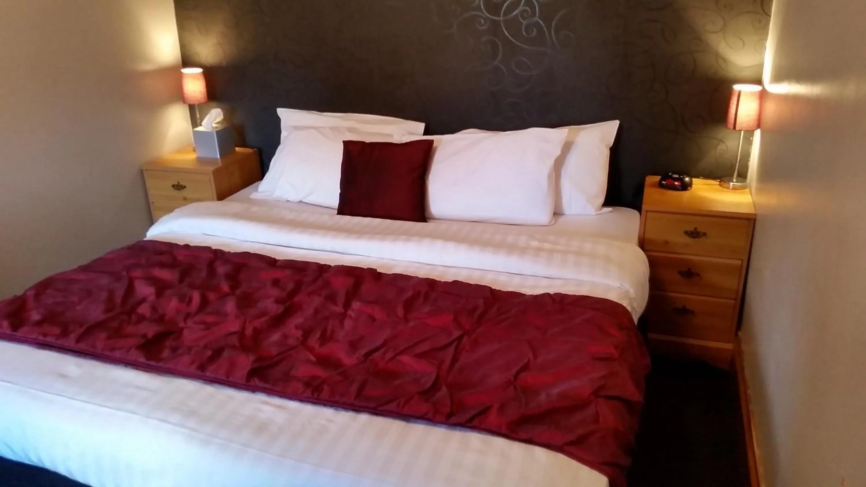Photo of the whole room, Bed in Forresters Bar & French Restaurant with Rooms
