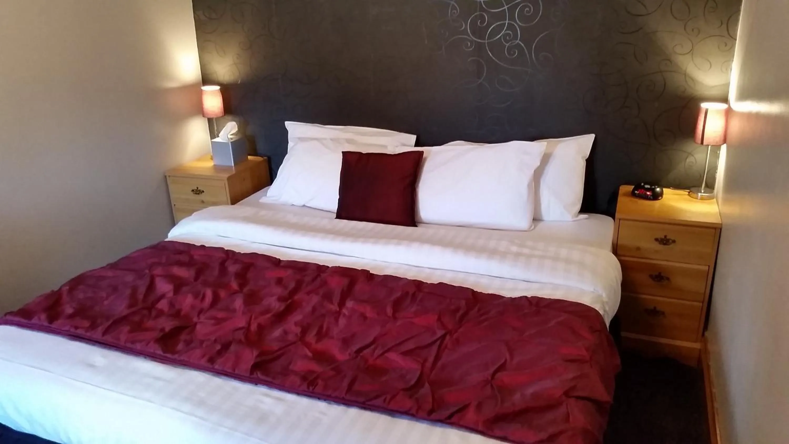 Bedroom, Bed in Forresters Bar & French Restaurant with Rooms