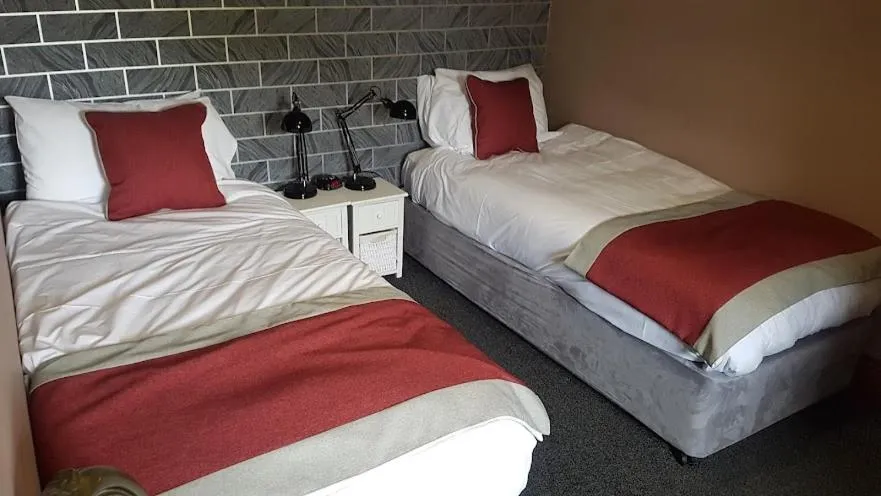 Bedroom, Bed in Forresters Bar & French Restaurant with Rooms