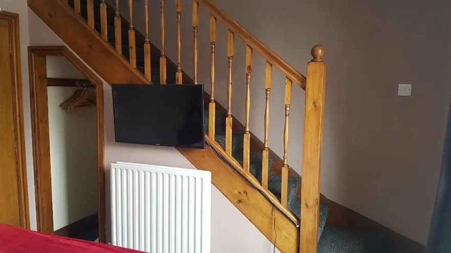 TV and multimedia in Forresters Bar & French Restaurant with Rooms