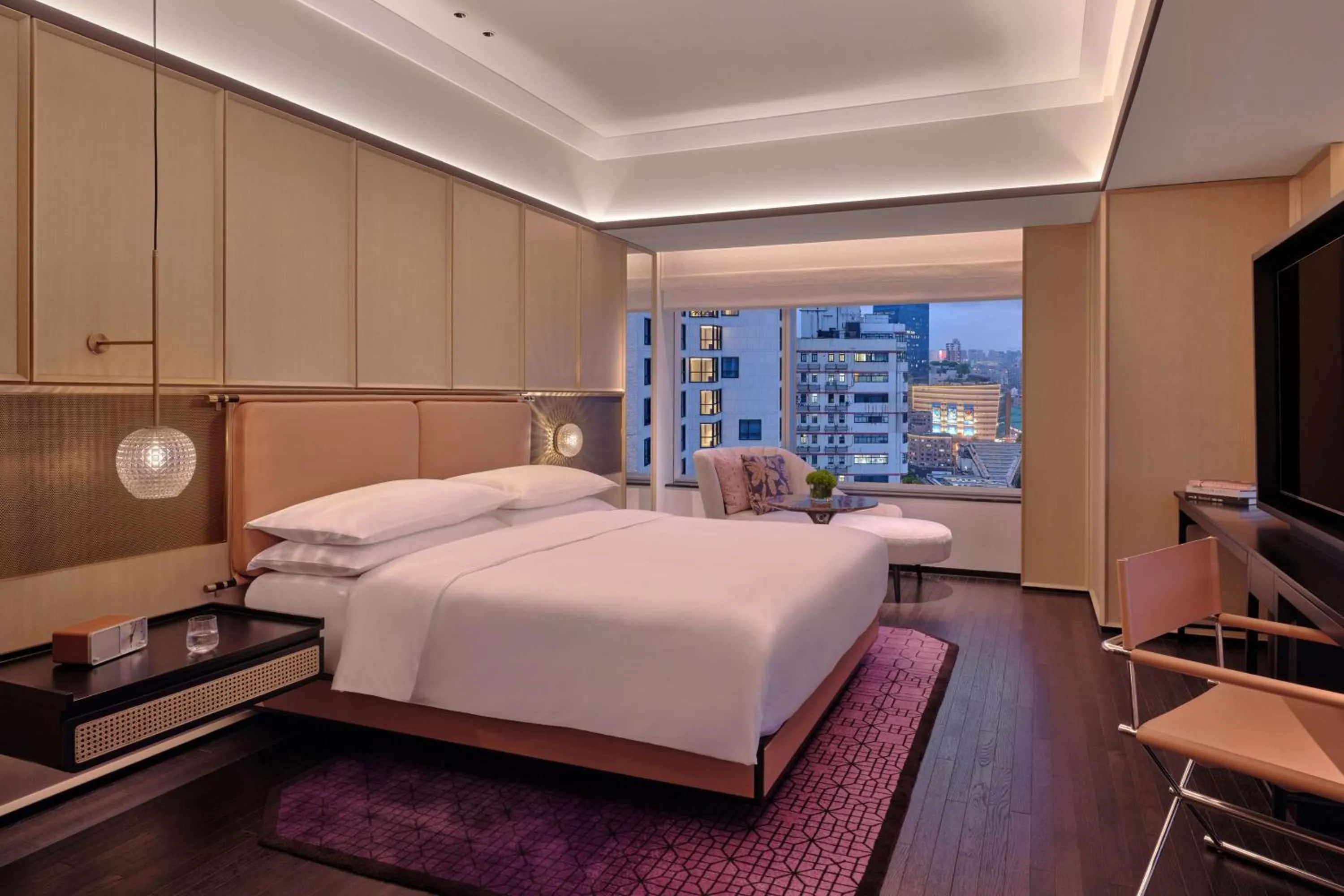Photo of the whole room, Bed in Hyatt Centric Zhongshan Park Shanghai
