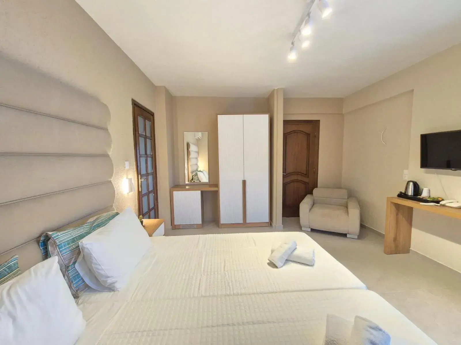 Large Double or Twin Room in Georgalas Sun Beach Resort Large Double or Twin Room in Georgalas Sun Beach Resort